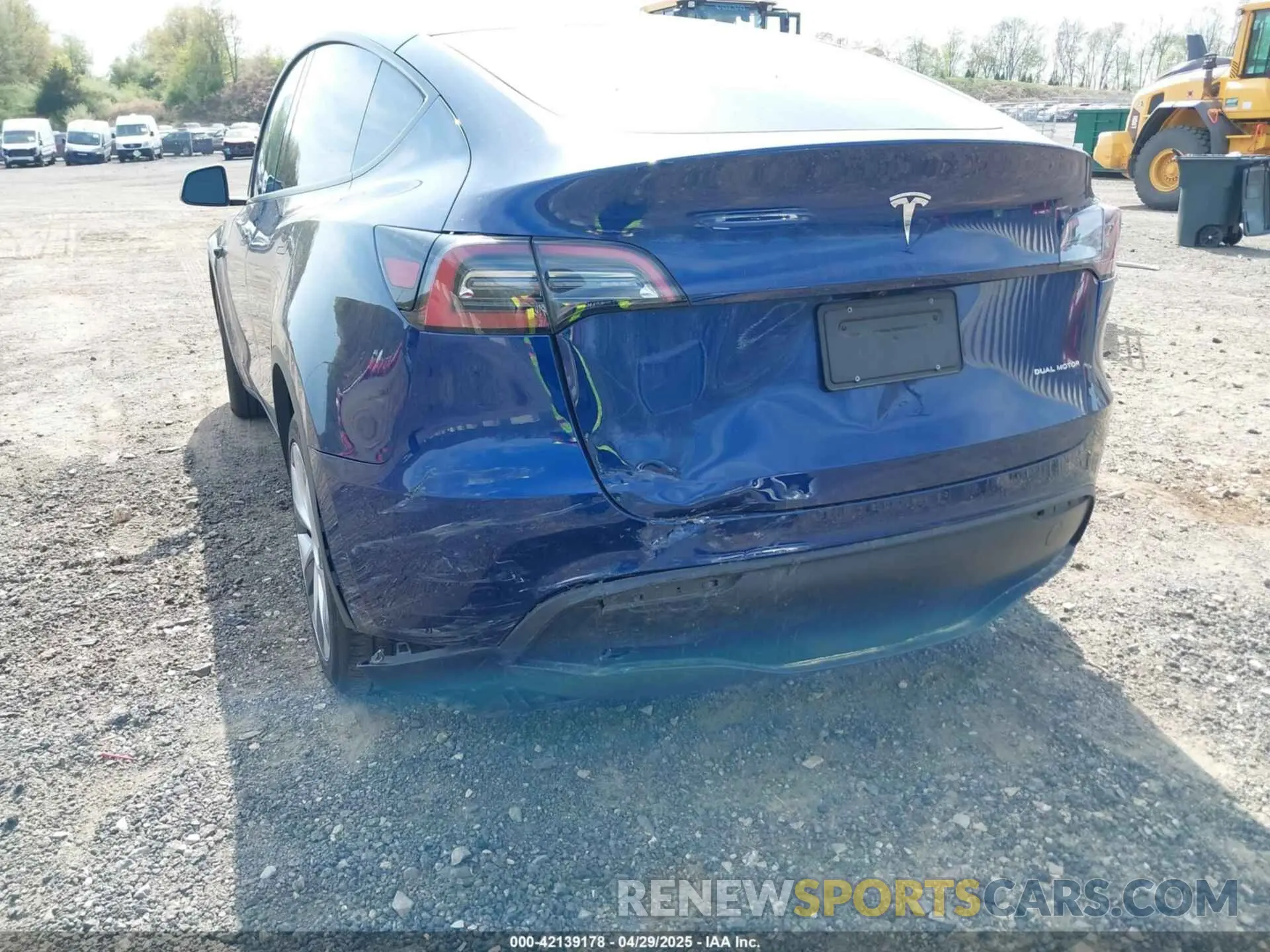 19 Photograph of a damaged car 7SAYGDEE0PF850980 TESLA MODEL Y 2023