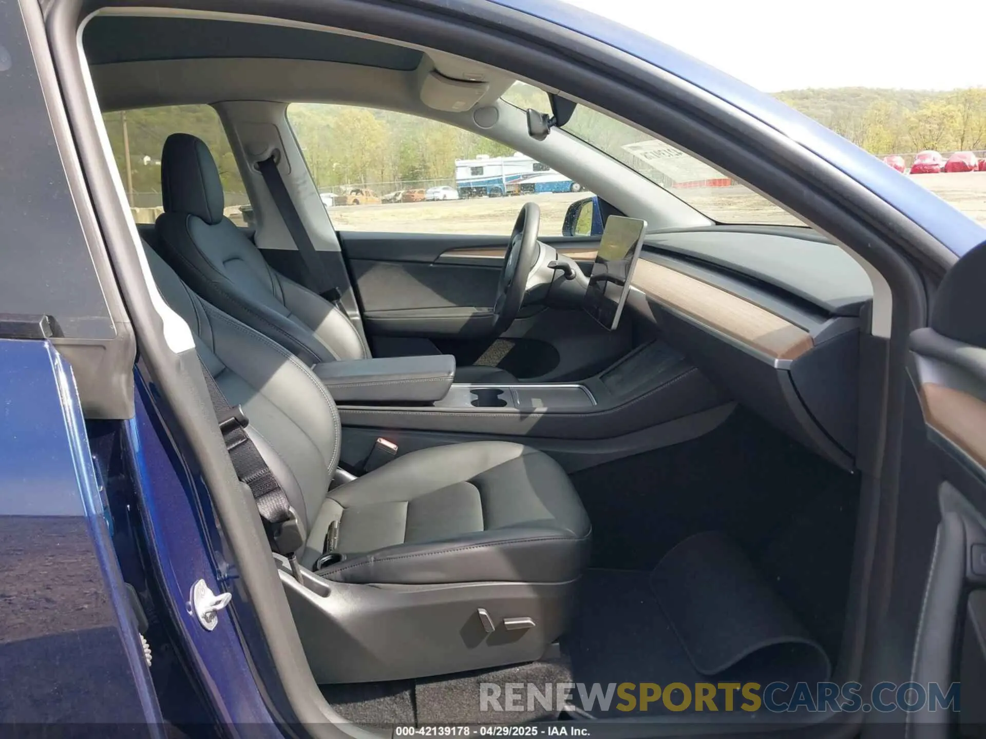 5 Photograph of a damaged car 7SAYGDEE0PF850980 TESLA MODEL Y 2023