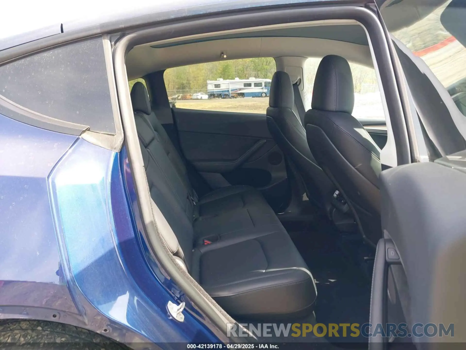 8 Photograph of a damaged car 7SAYGDEE0PF850980 TESLA MODEL Y 2023