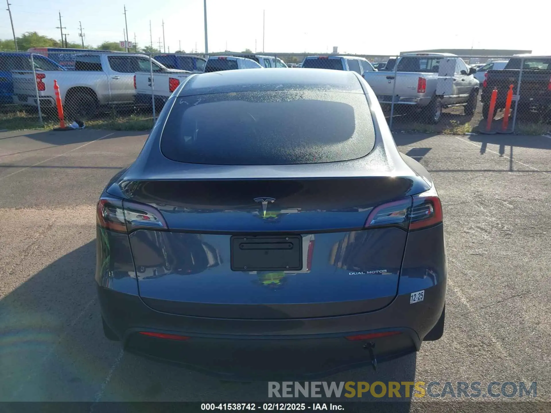 16 Photograph of a damaged car 7SAYGDEE0PF928836 TESLA MODEL Y 2023