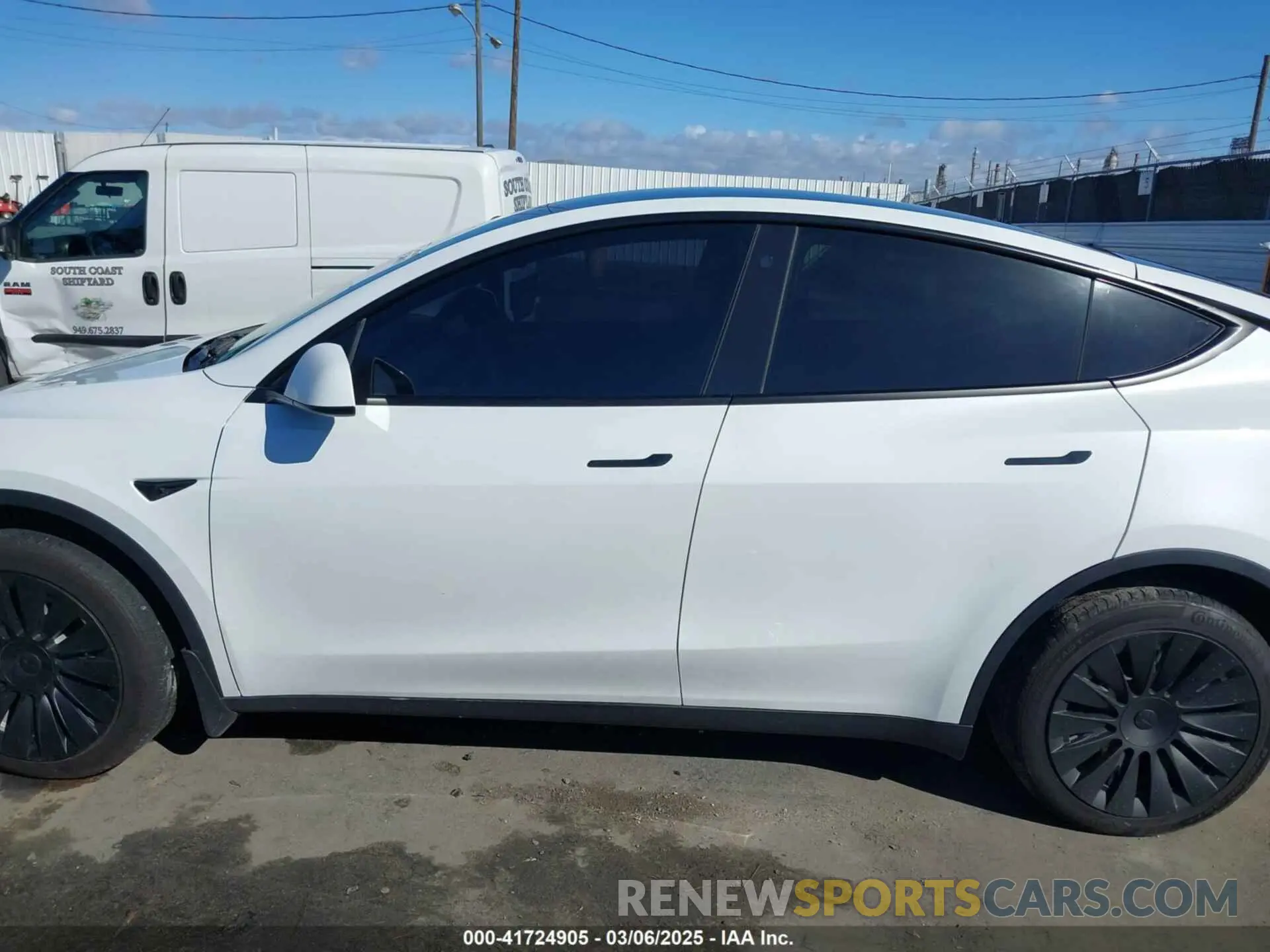 14 Photograph of a damaged car 7SAYGDEE1PA052047 TESLA MODEL Y 2023