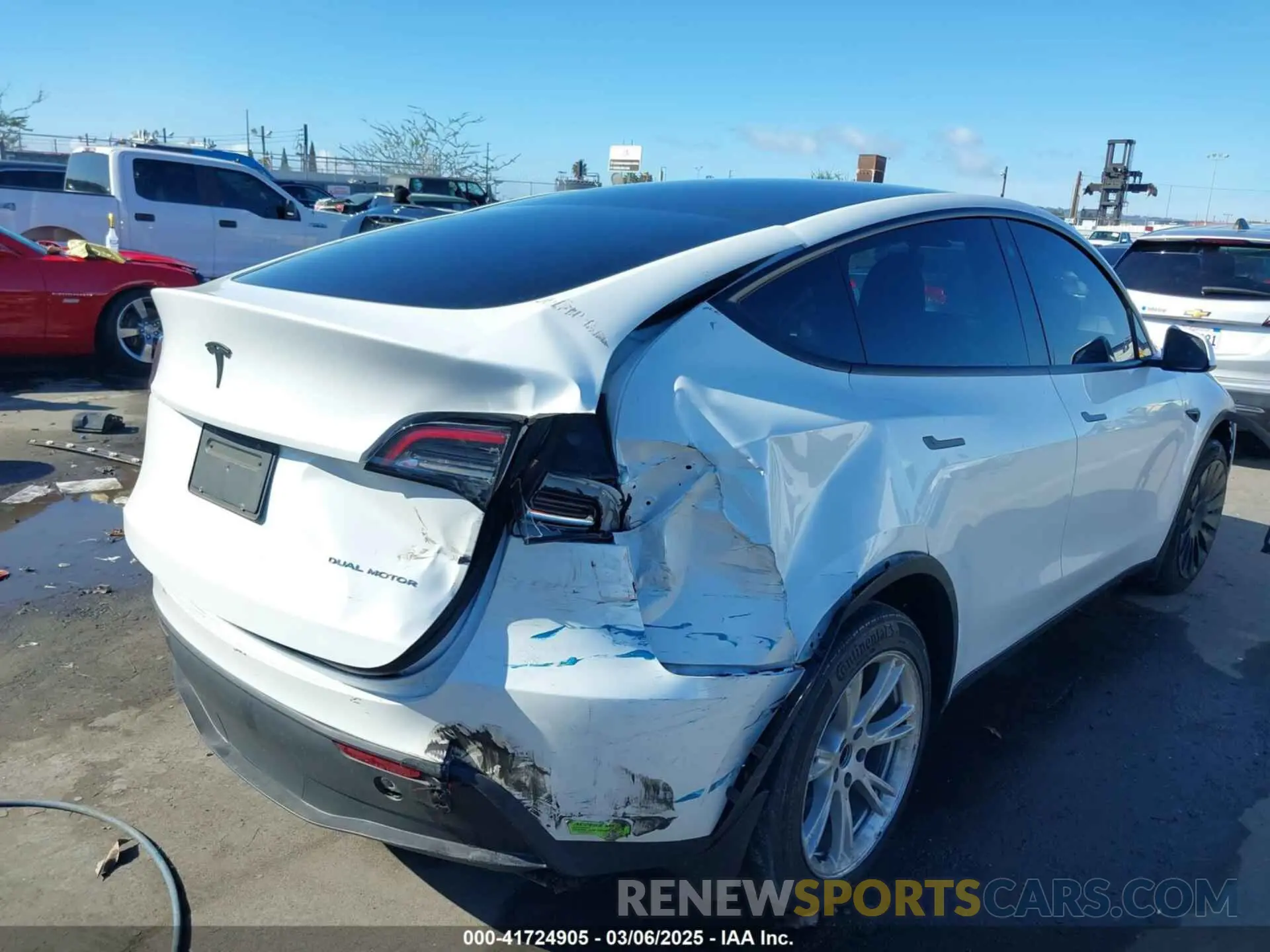 6 Photograph of a damaged car 7SAYGDEE1PA052047 TESLA MODEL Y 2023