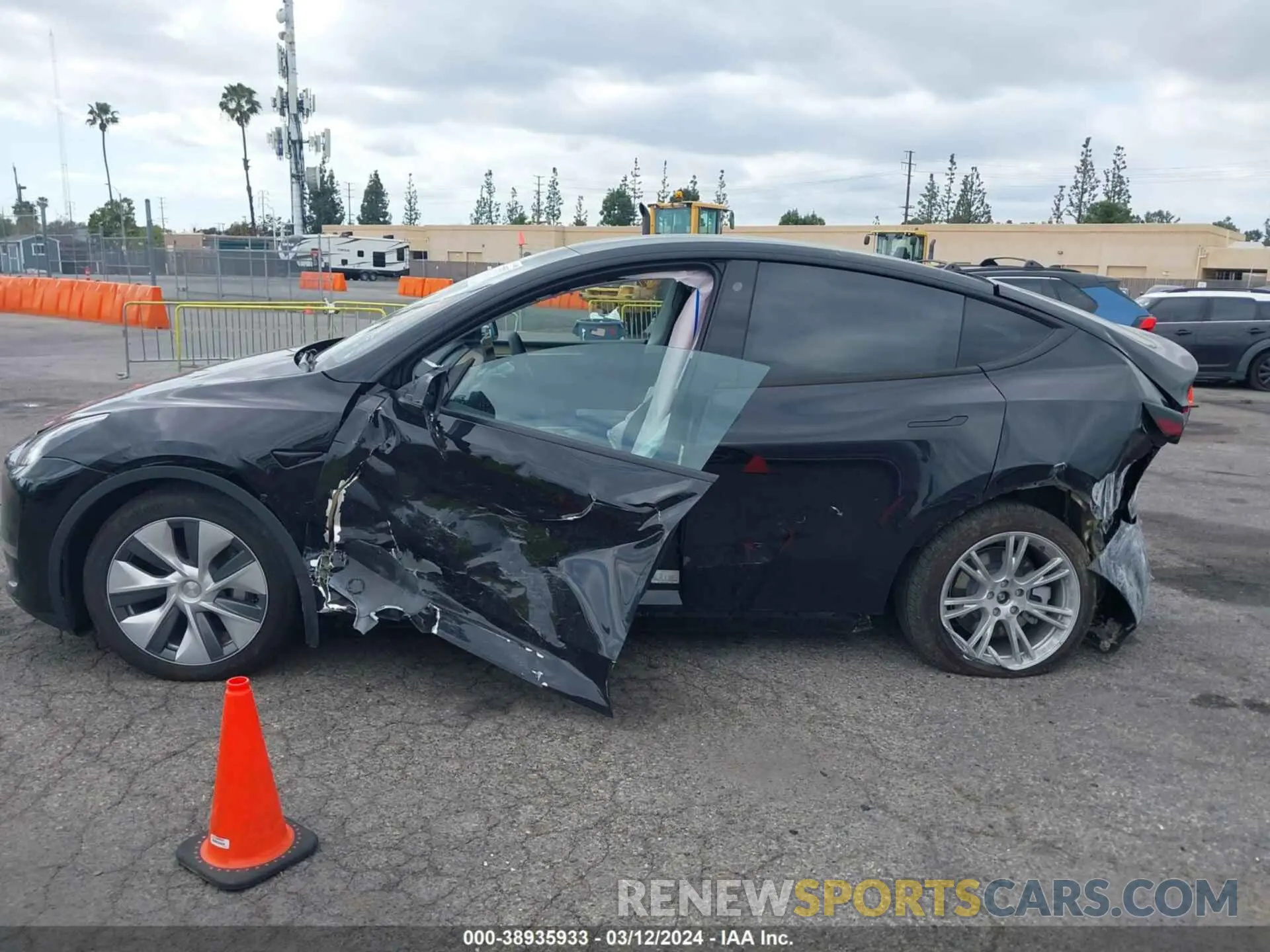 13 Photograph of a damaged car 7SAYGDEE1PA060049 TESLA MODEL Y 2023