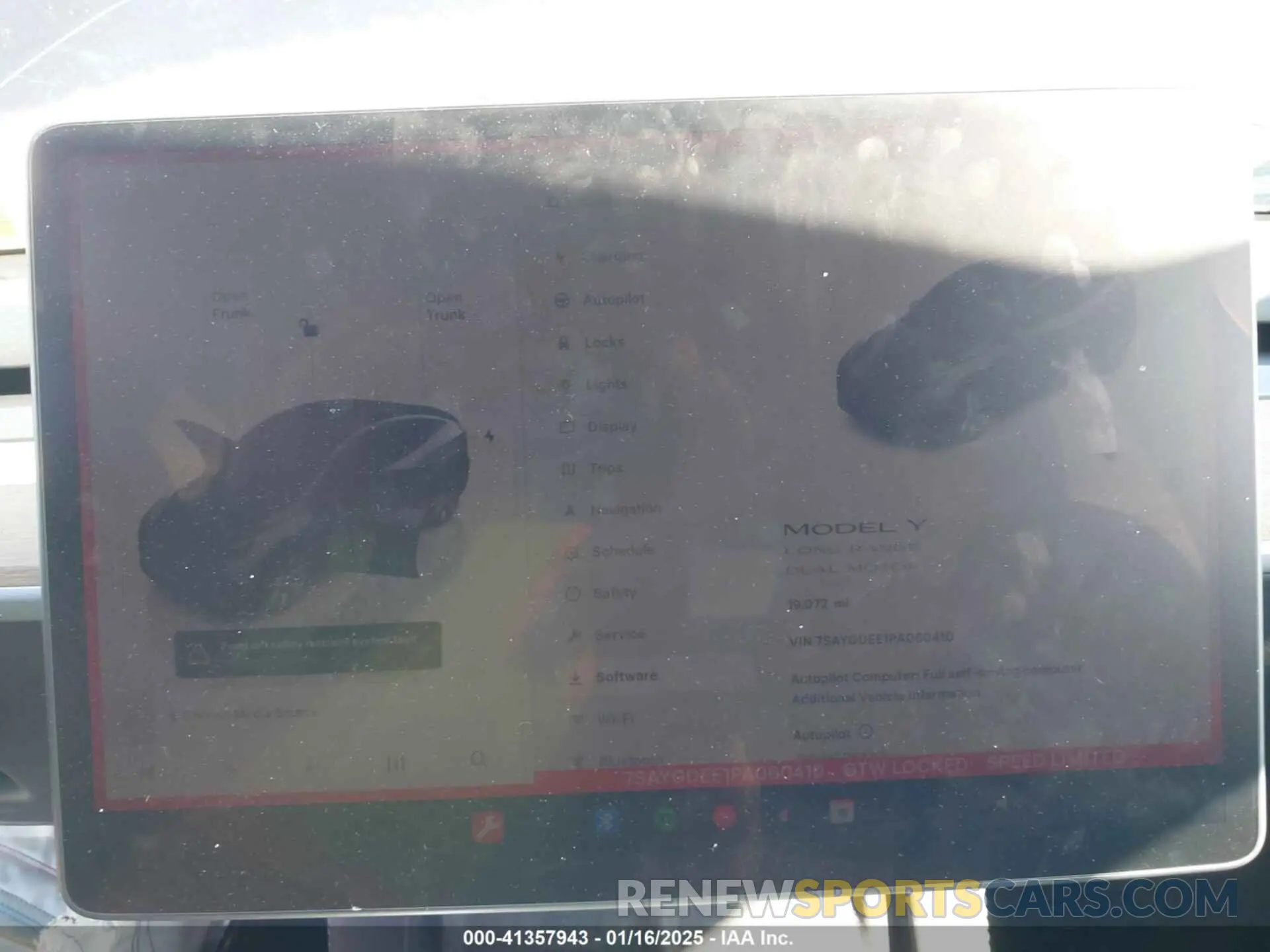 18 Photograph of a damaged car 7SAYGDEE1PA060410 TESLA MODEL Y 2023