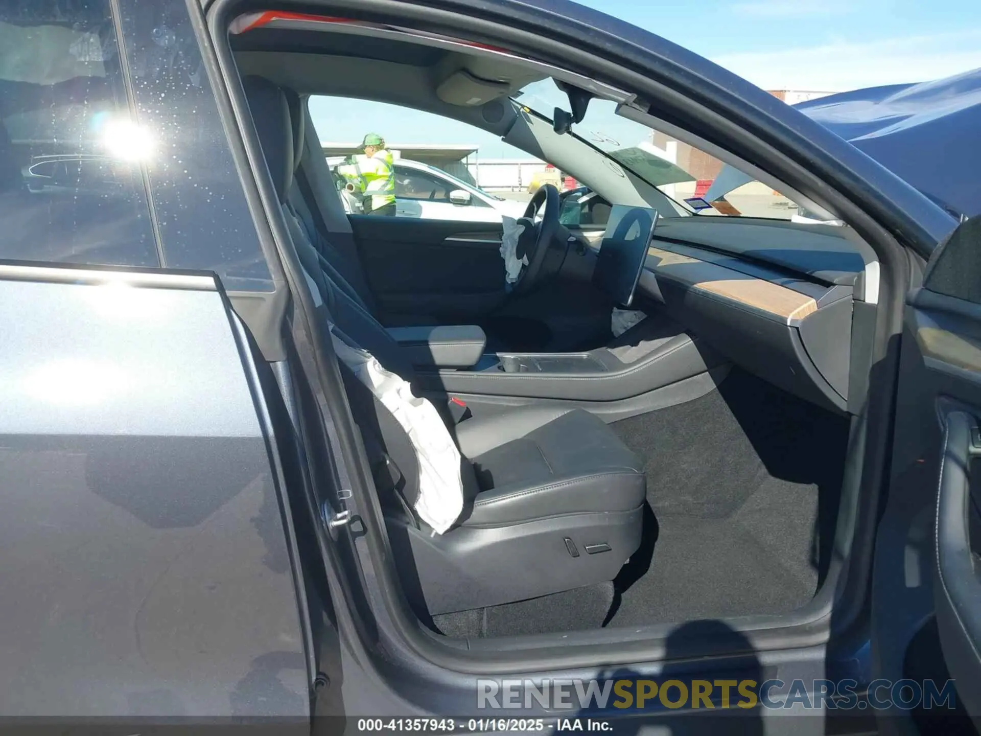 5 Photograph of a damaged car 7SAYGDEE1PA060410 TESLA MODEL Y 2023