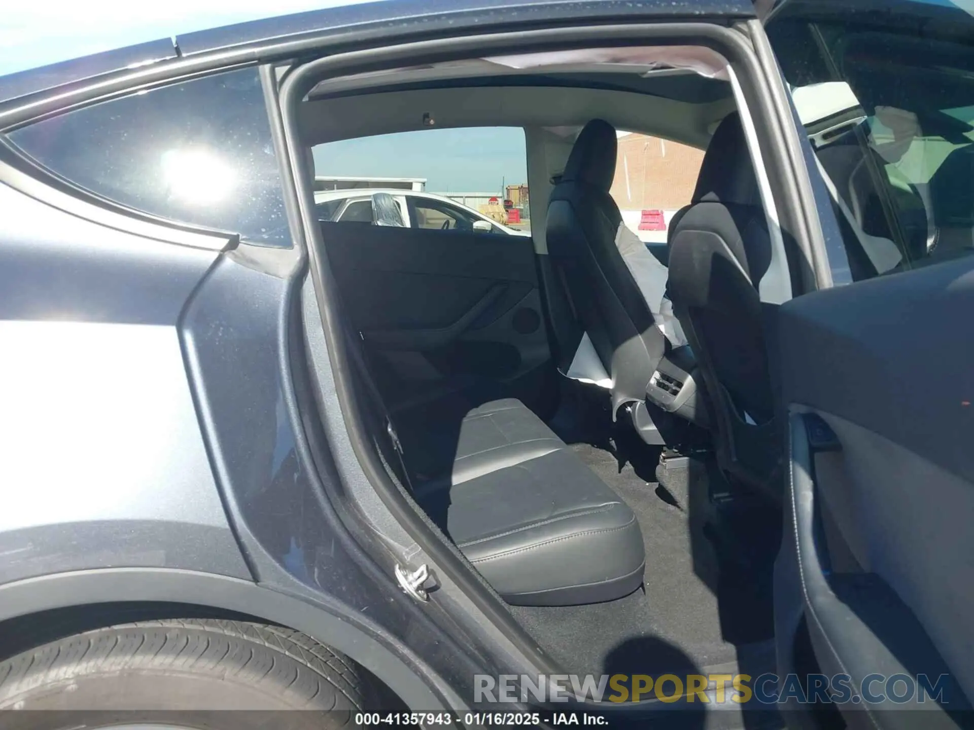 8 Photograph of a damaged car 7SAYGDEE1PA060410 TESLA MODEL Y 2023