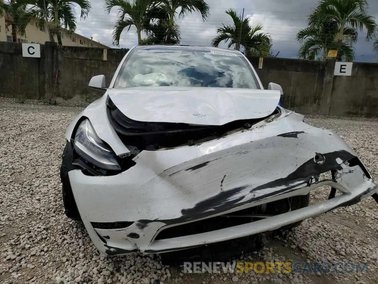 5 Photograph of a damaged car 7SAYGDEE1PA096825 TESLA MODEL Y 2023