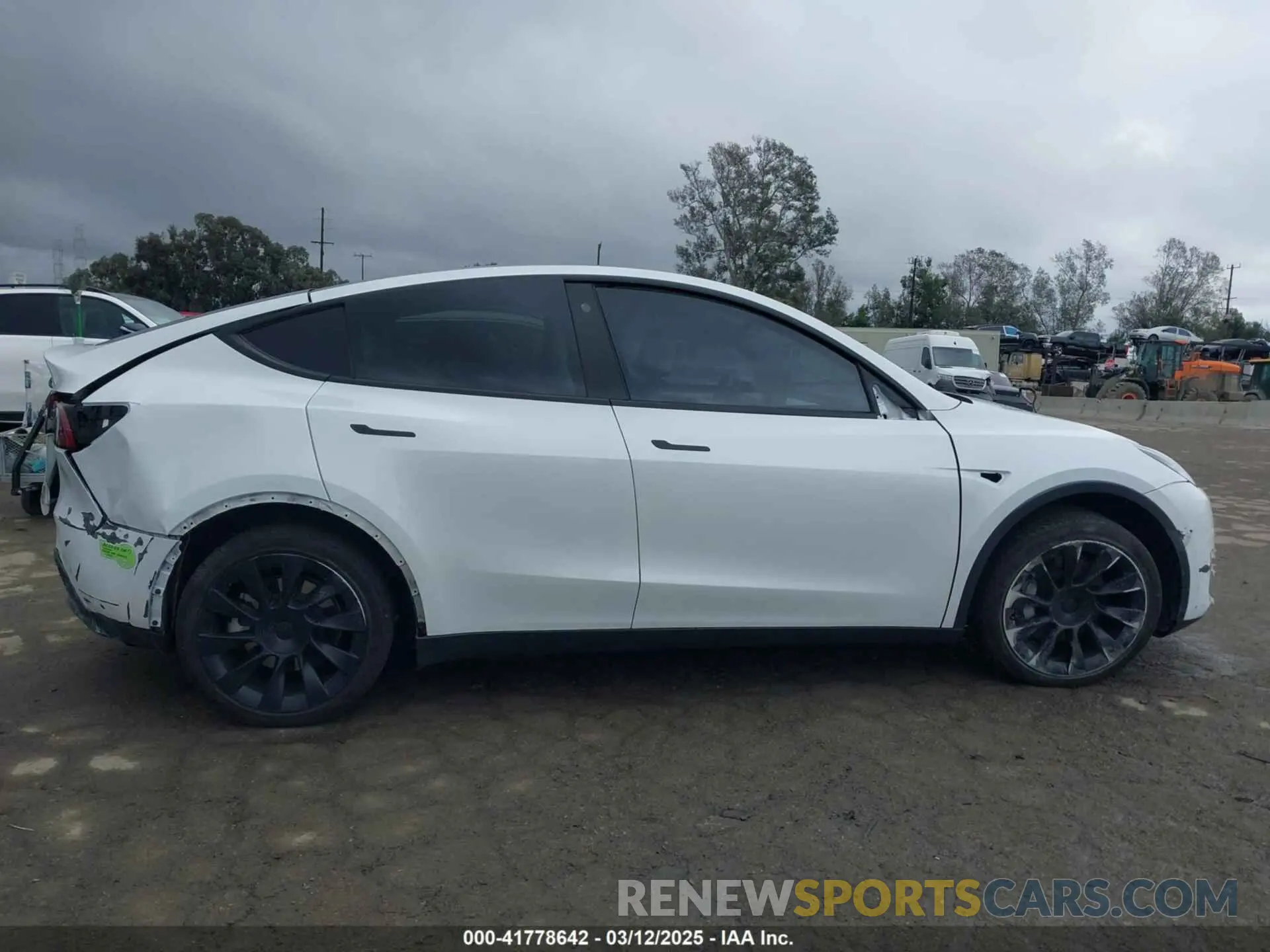 14 Фотография поврежденного автомобиля 7SAYGDEE1PA106057 TESLA MODEL Y 2023