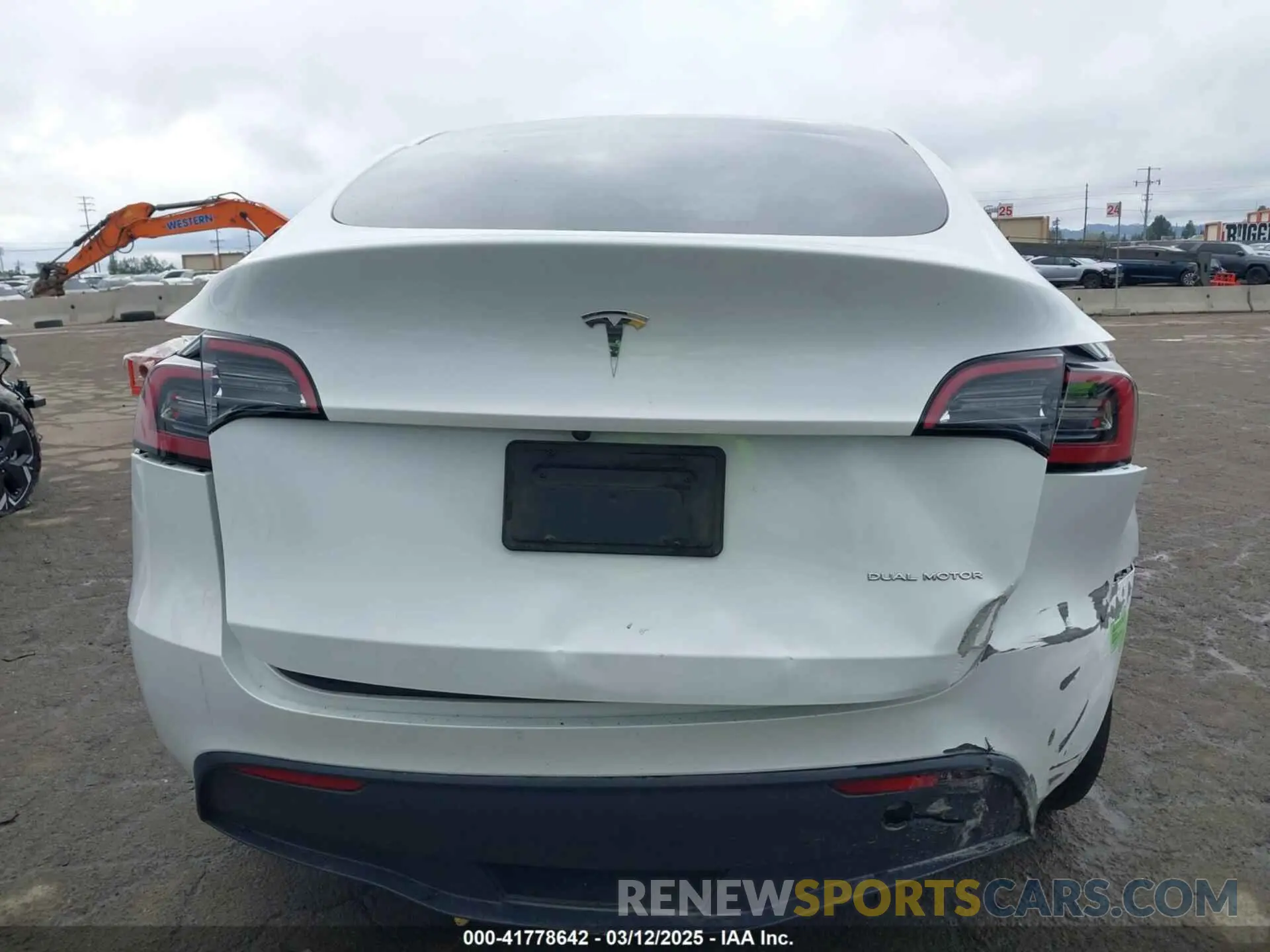 17 Фотография поврежденного автомобиля 7SAYGDEE1PA106057 TESLA MODEL Y 2023