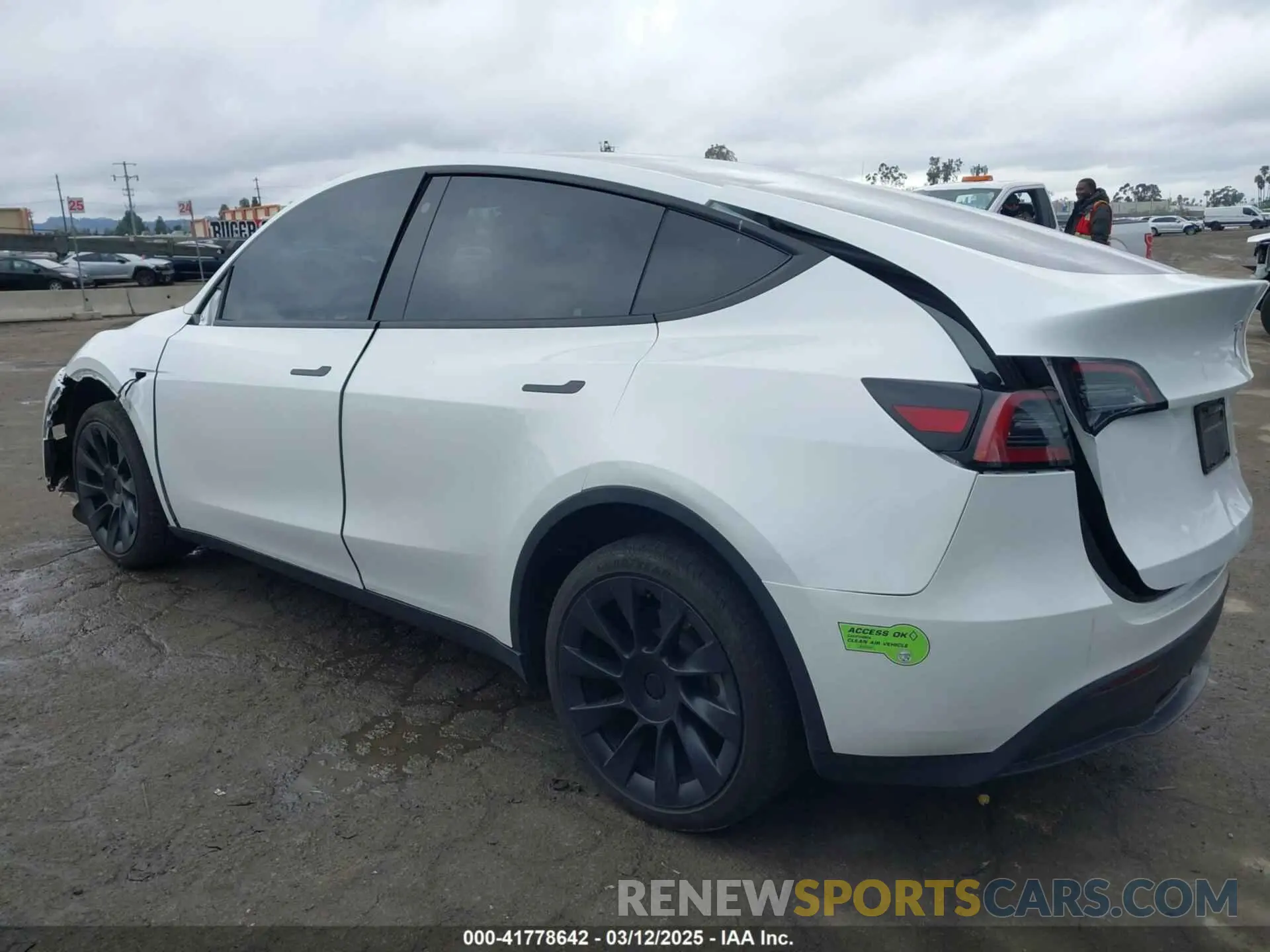 3 Фотография поврежденного автомобиля 7SAYGDEE1PA106057 TESLA MODEL Y 2023
