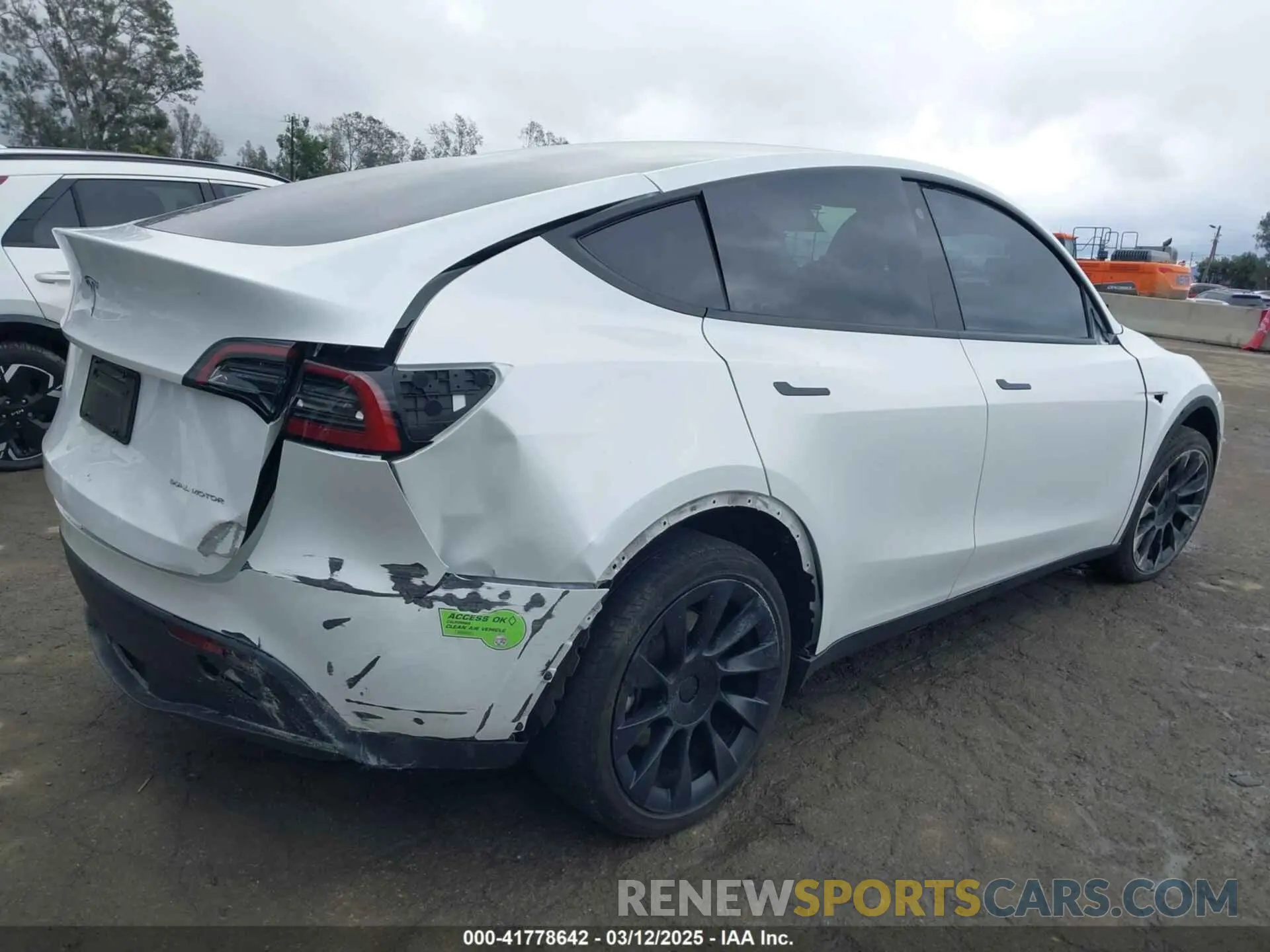 4 Фотография поврежденного автомобиля 7SAYGDEE1PA106057 TESLA MODEL Y 2023