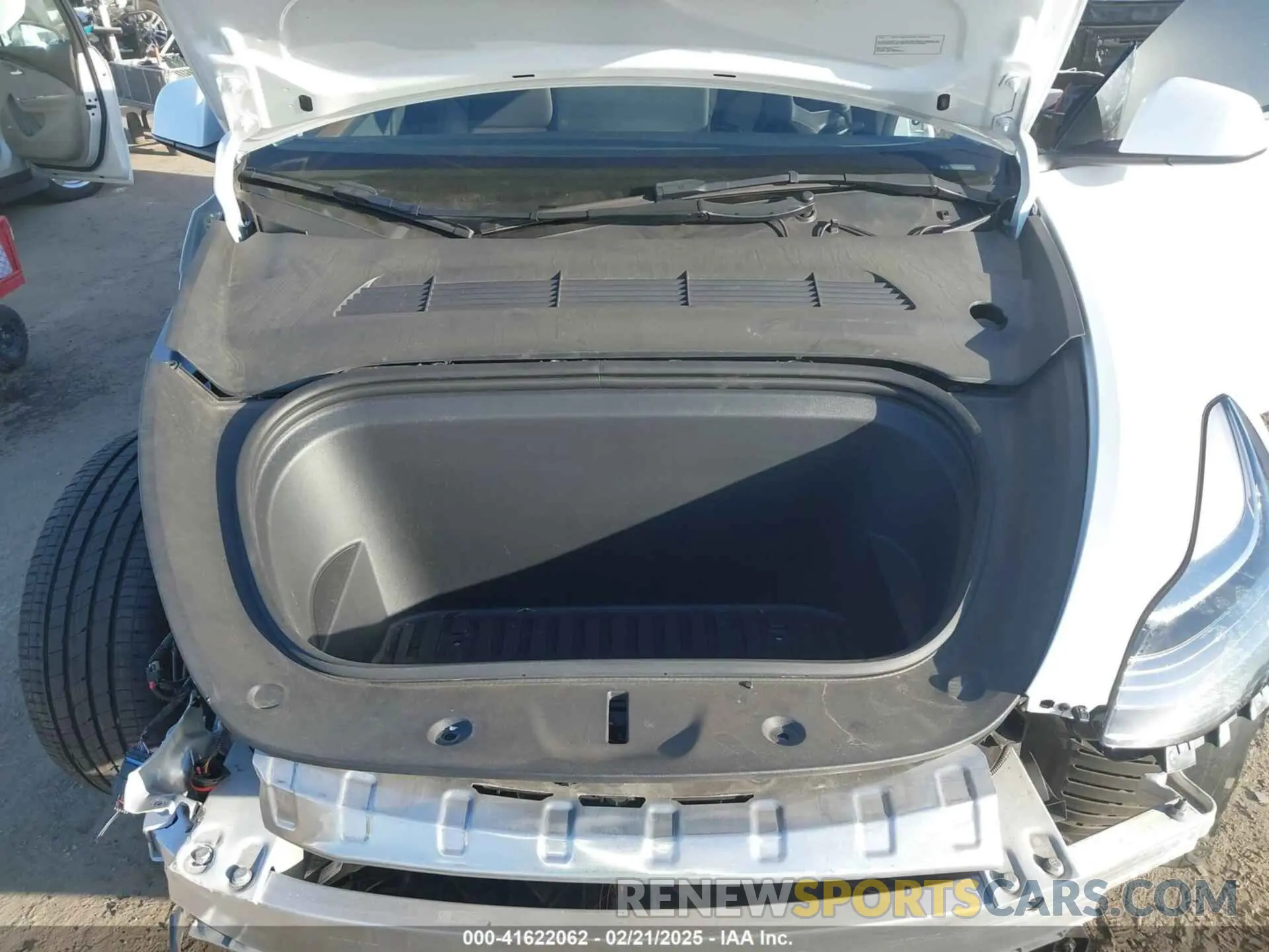 10 Photograph of a damaged car 7SAYGDEE1PA128818 TESLA MODEL Y 2023