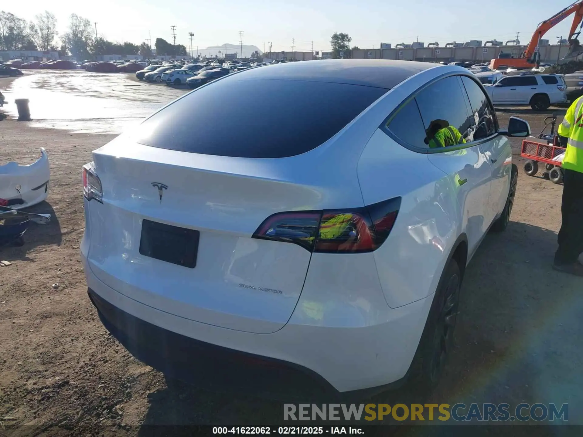 4 Photograph of a damaged car 7SAYGDEE1PA128818 TESLA MODEL Y 2023