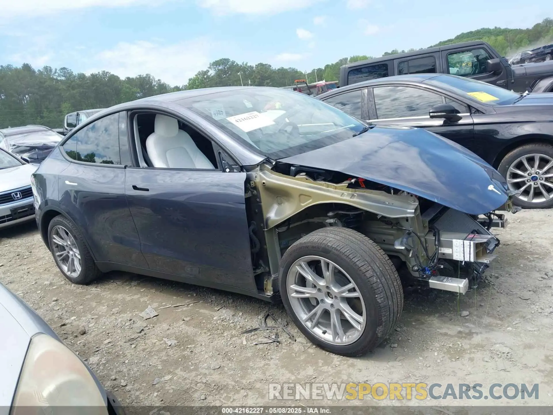 13 Photograph of a damaged car 7SAYGDEE1PA166355 TESLA MODEL Y 2023