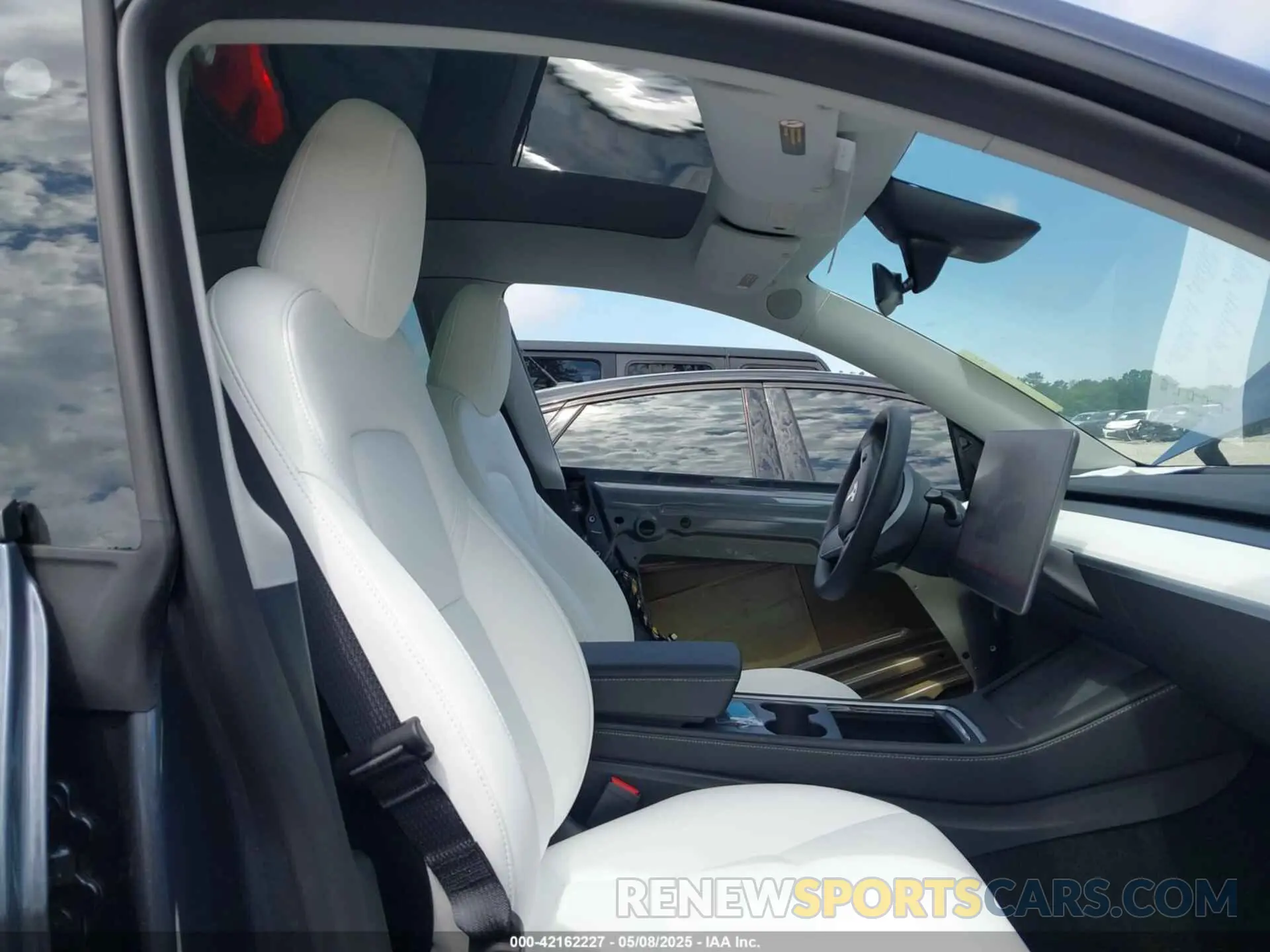 5 Photograph of a damaged car 7SAYGDEE1PA166355 TESLA MODEL Y 2023