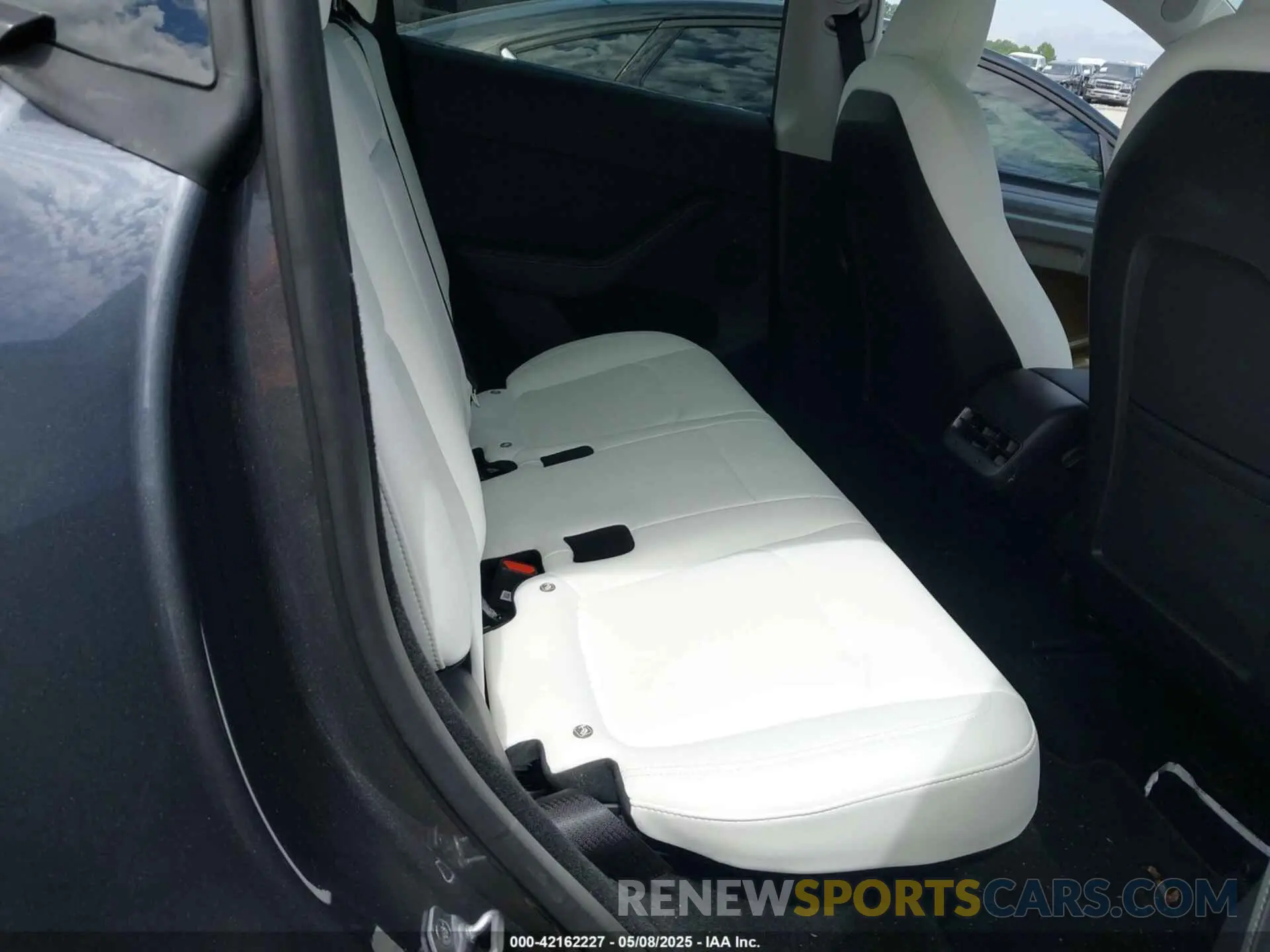 8 Photograph of a damaged car 7SAYGDEE1PA166355 TESLA MODEL Y 2023
