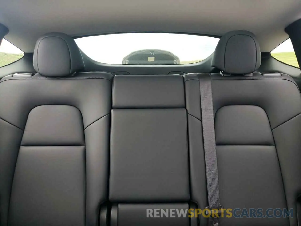 10 Photograph of a damaged car 7SAYGDEE1PA174035 TESLA MODEL Y 2023