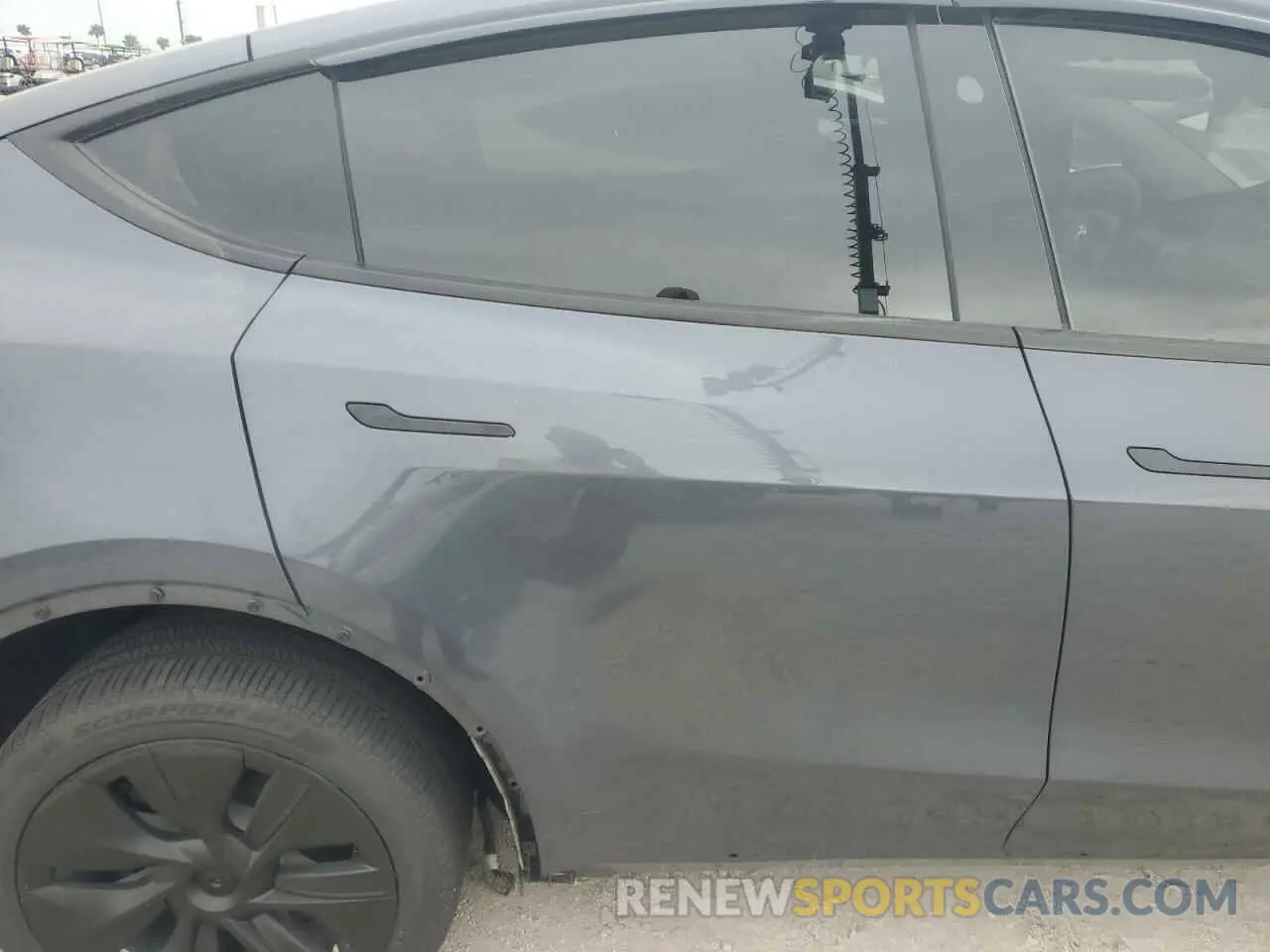 10 Photograph of a damaged car 7SAYGDEE1PA189392 TESLA MODEL Y 2023