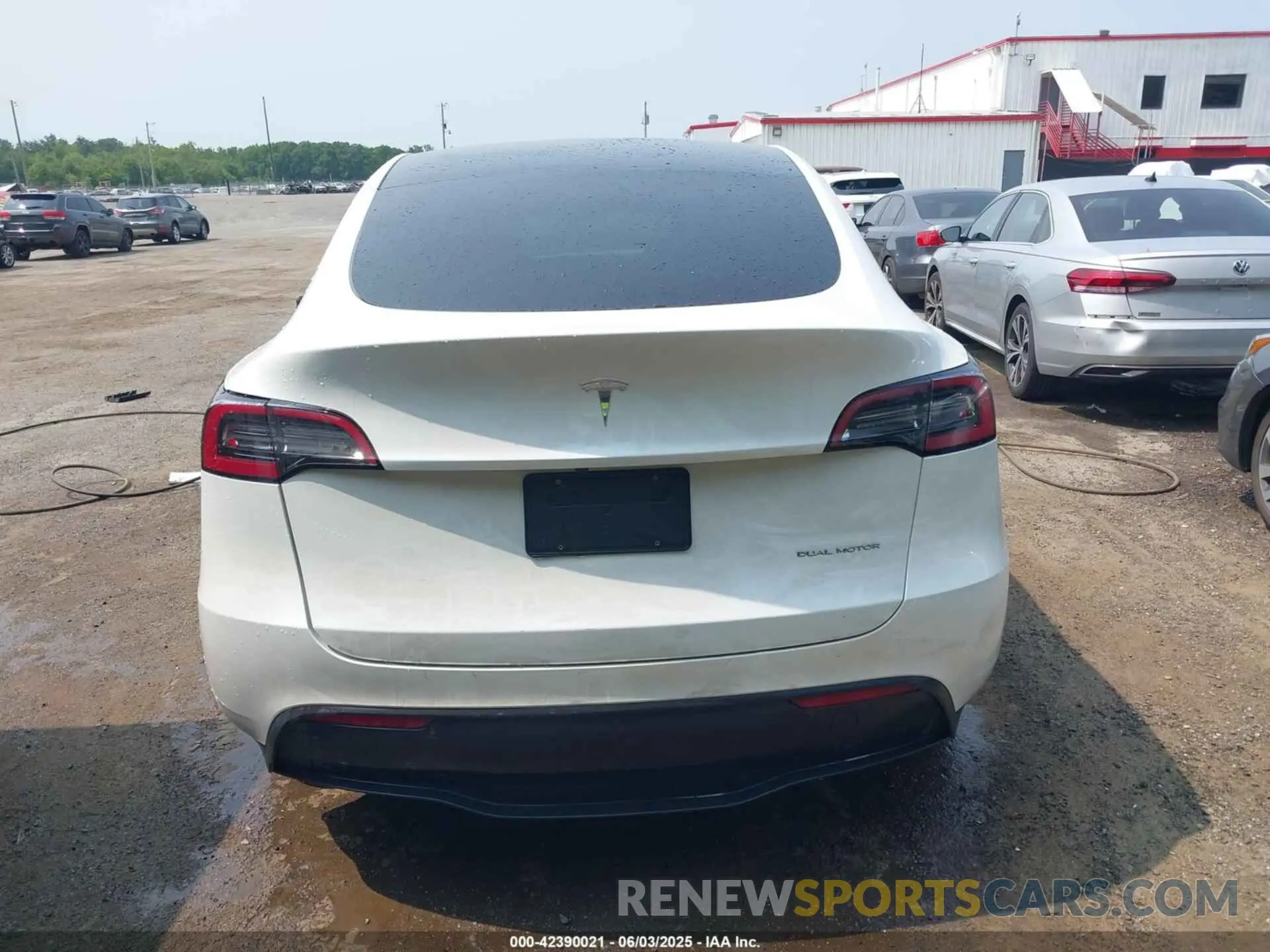 15 Photograph of a damaged car 7SAYGDEE1PF647564 TESLA MODEL Y 2023
