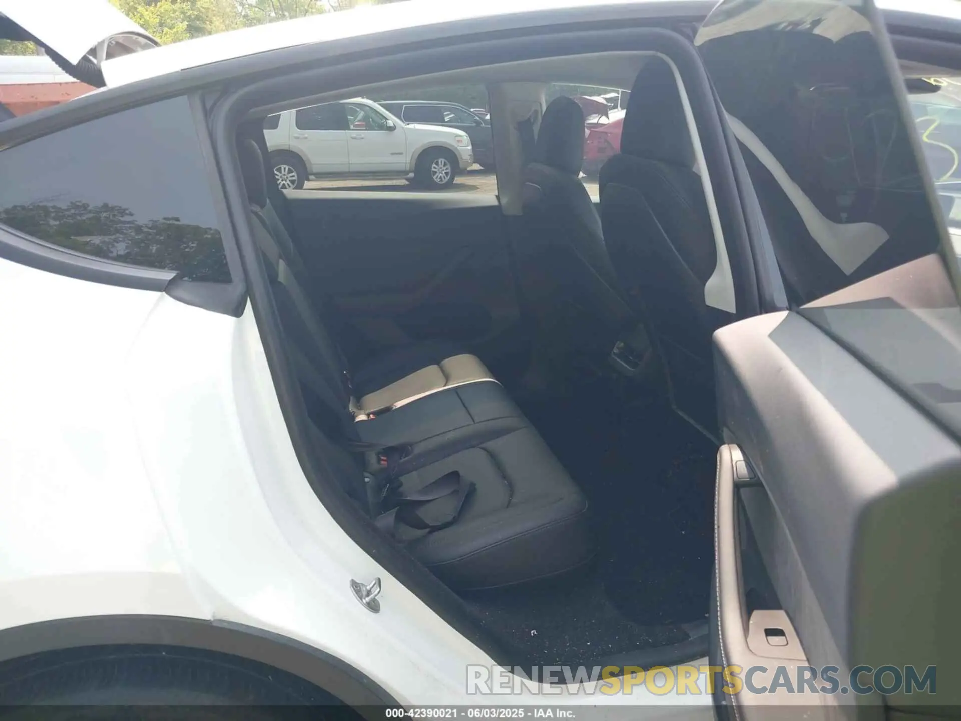 8 Photograph of a damaged car 7SAYGDEE1PF647564 TESLA MODEL Y 2023