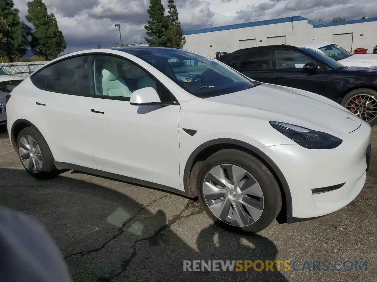 4 Фотография поврежденного автомобиля 7SAYGDEE1PF800458 TESLA MODEL Y 2023