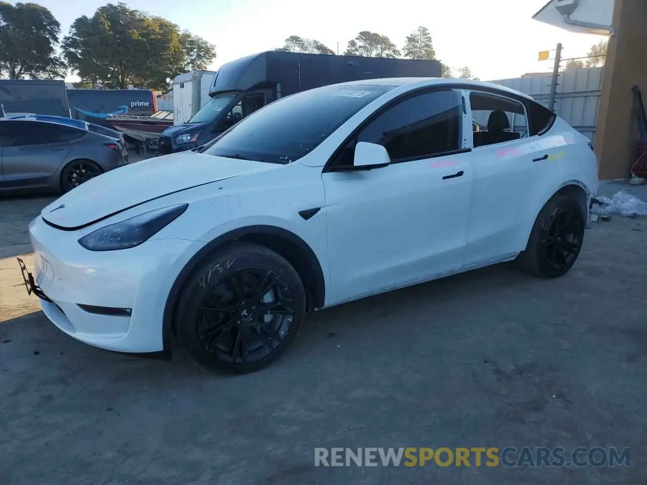 1 Photograph of a damaged car 7SAYGDEE1PF817082 TESLA MODEL Y 2023