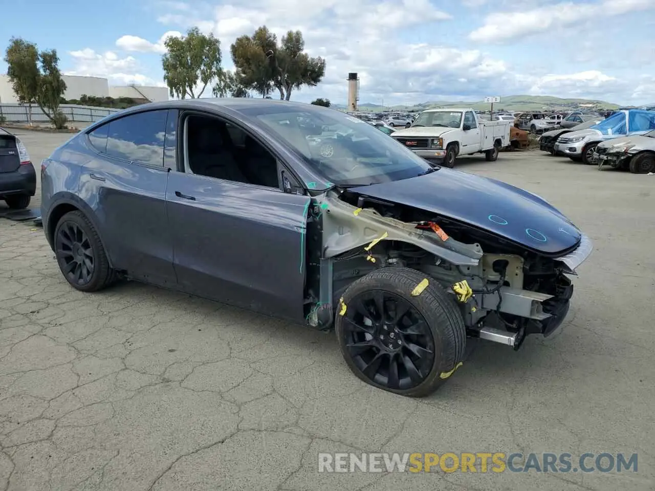 4 Photograph of a damaged car 7SAYGDEE1PF891098 TESLA MODEL Y 2023