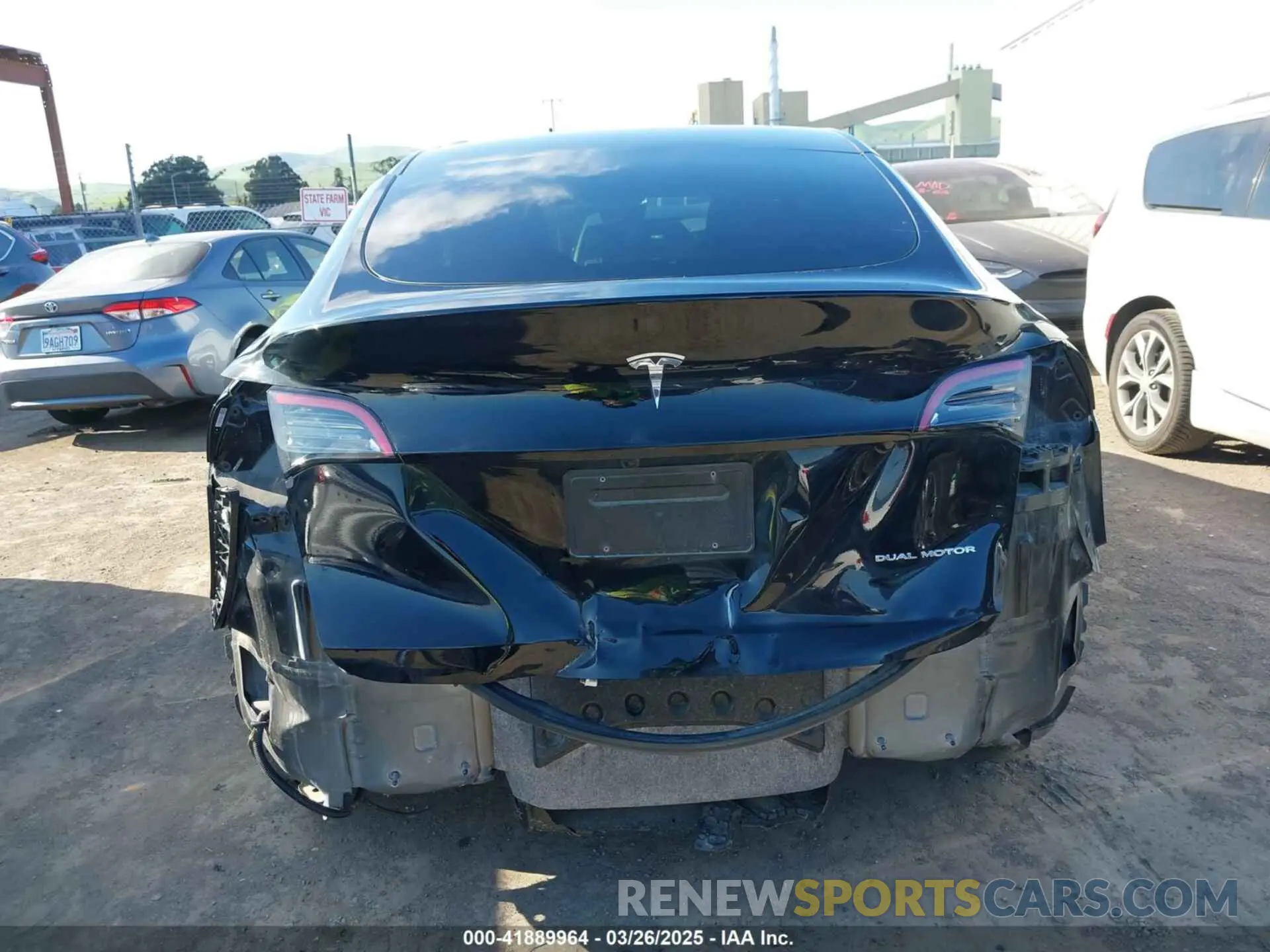 17 Photograph of a damaged car 7SAYGDEE1PF904495 TESLA MODEL Y 2023