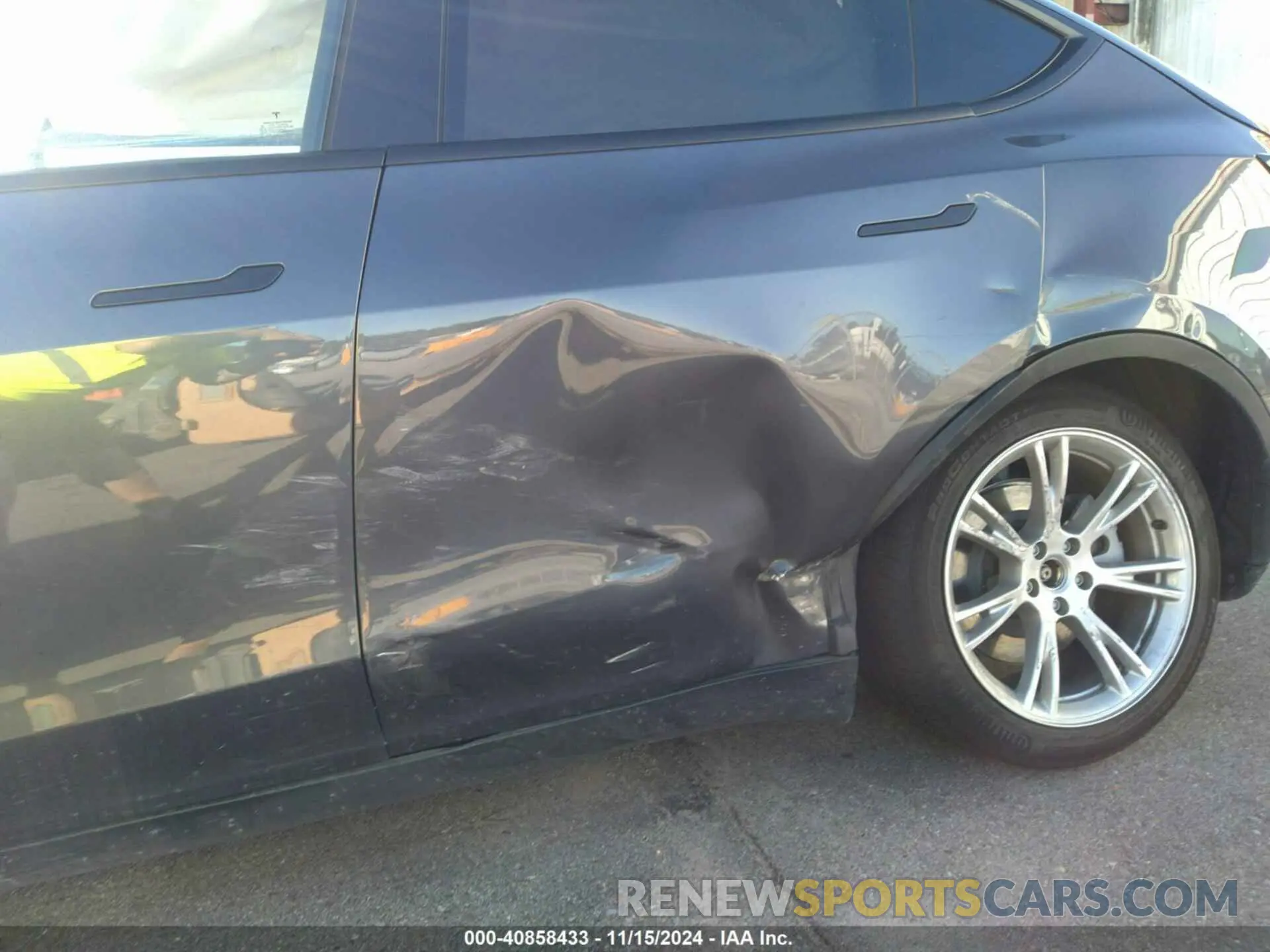 6 Photograph of a damaged car 7SAYGDEE1PF921037 TESLA MODEL Y 2023