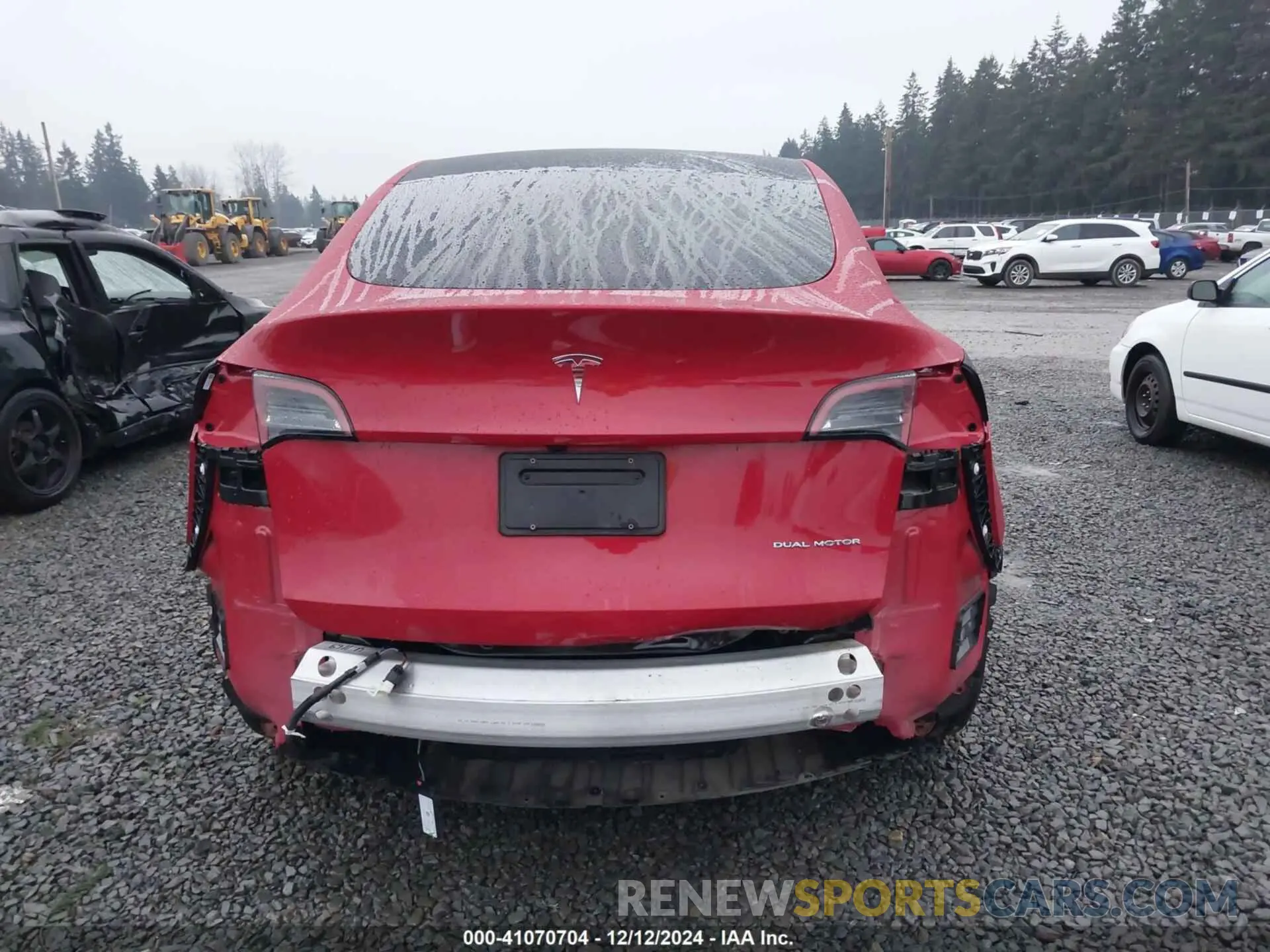 17 Photograph of a damaged car 7SAYGDEE1PF966222 TESLA MODEL Y 2023