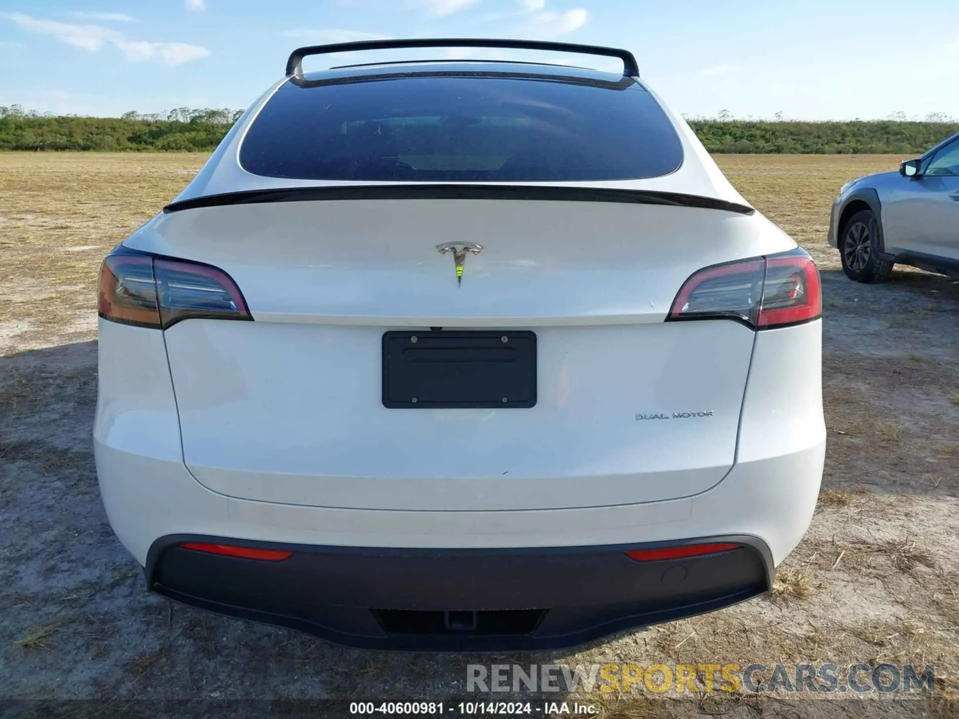 16 Photograph of a damaged car 7SAYGDEE2PA024869 TESLA MODEL Y 2023