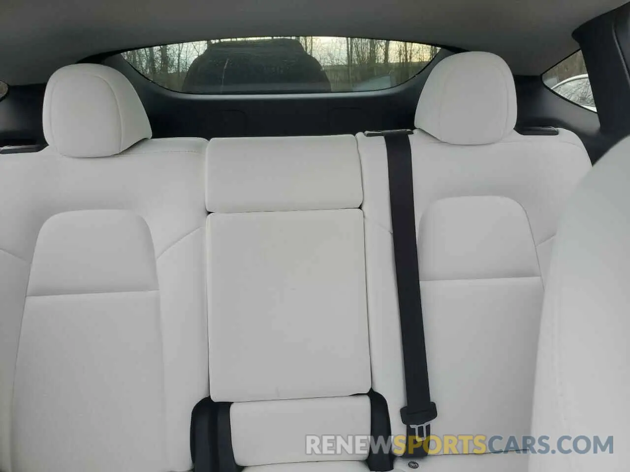 10 Photograph of a damaged car 7SAYGDEE2PA102275 TESLA MODEL Y 2023