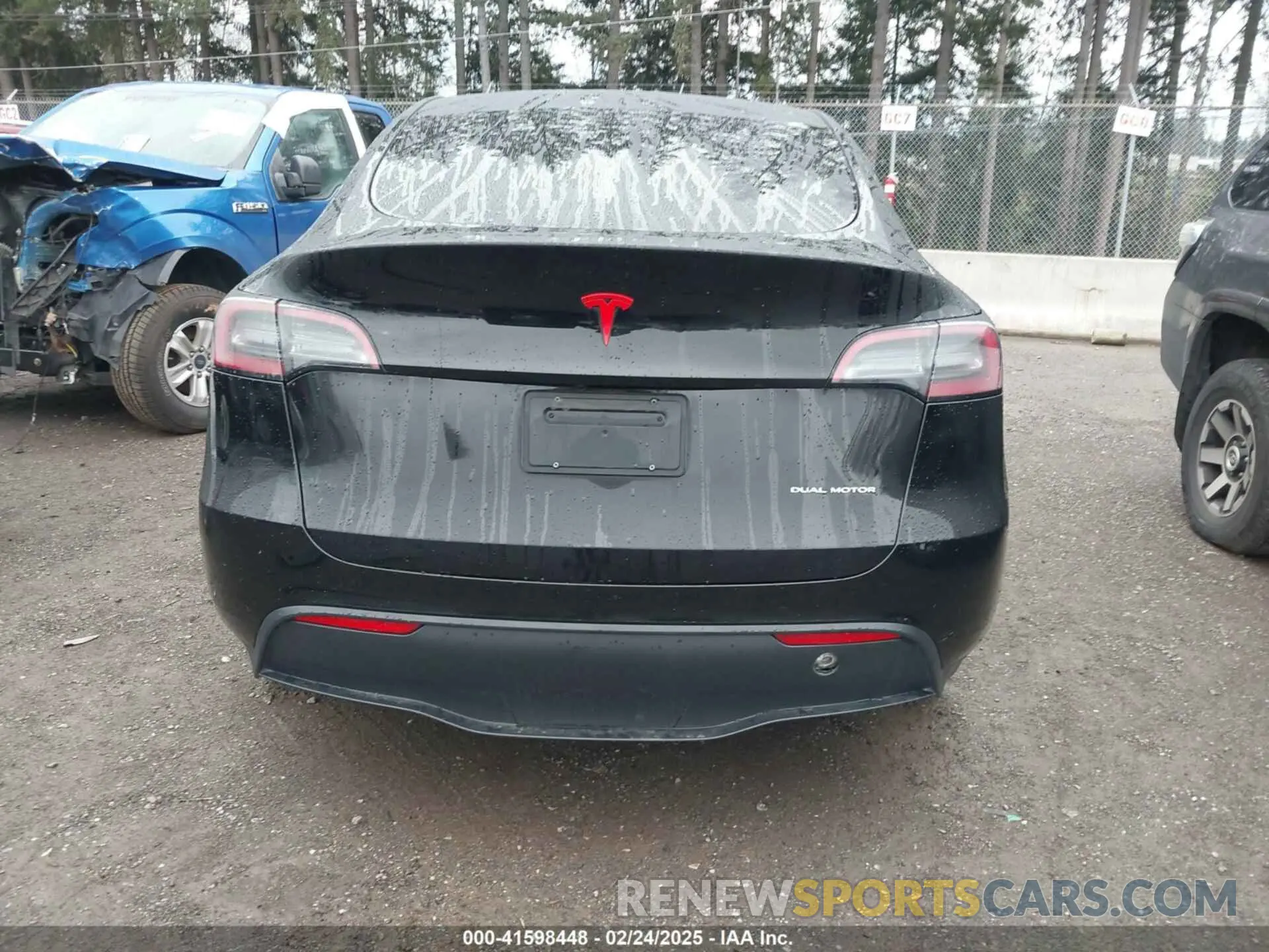 17 Photograph of a damaged car 7SAYGDEE2PA104799 TESLA MODEL Y 2023
