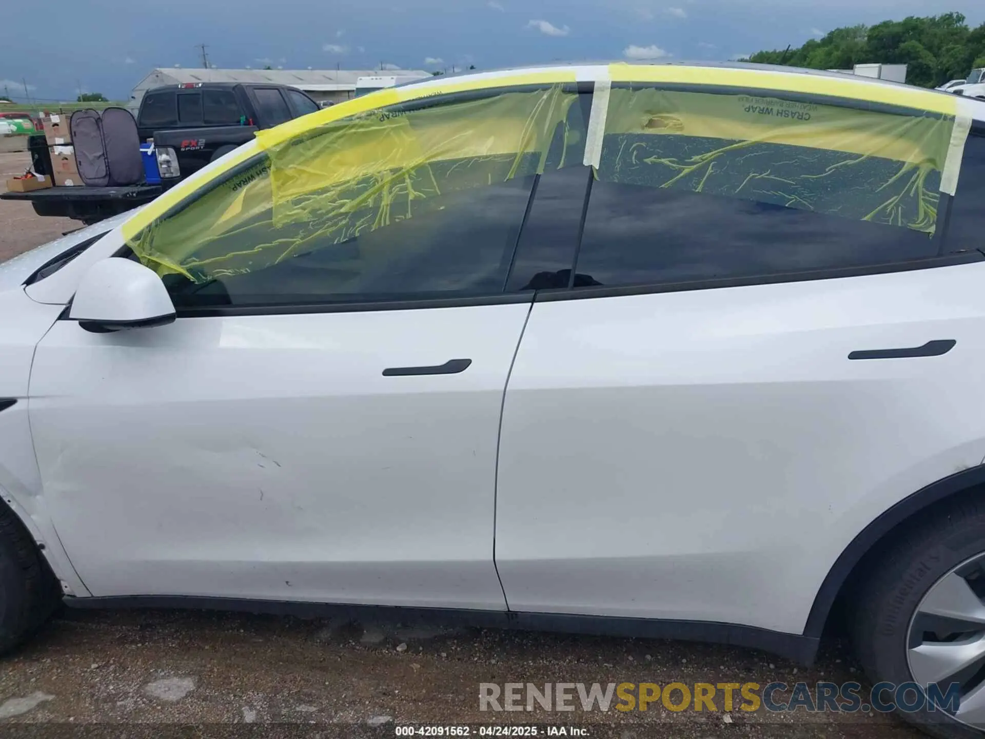 13 Photograph of a damaged car 7SAYGDEE2PA114703 TESLA MODEL Y 2023