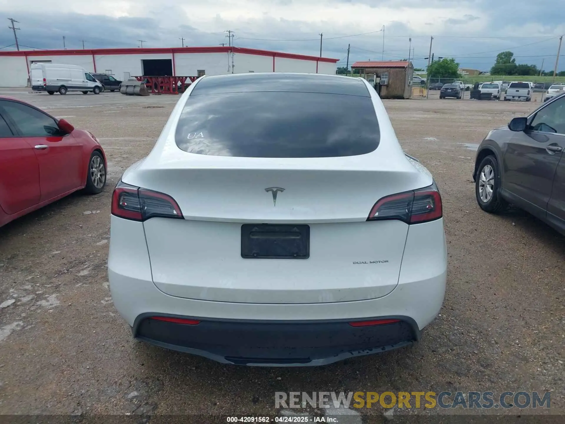 15 Photograph of a damaged car 7SAYGDEE2PA114703 TESLA MODEL Y 2023