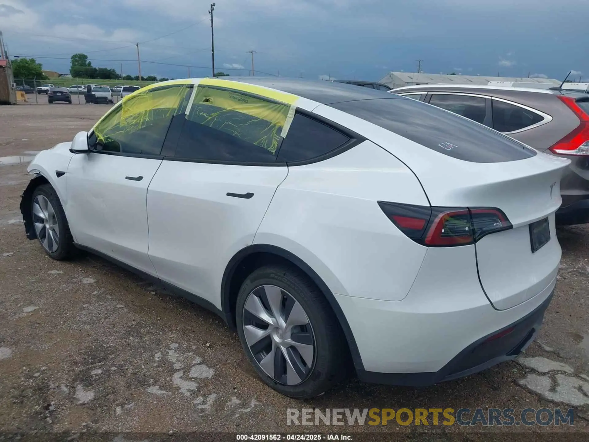 3 Photograph of a damaged car 7SAYGDEE2PA114703 TESLA MODEL Y 2023