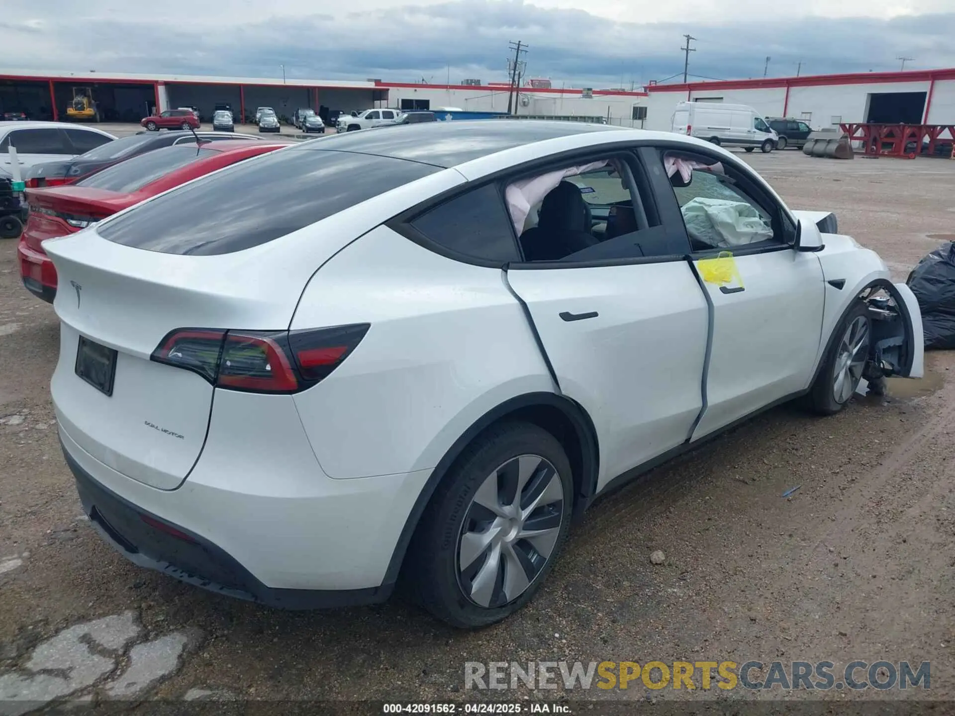 4 Photograph of a damaged car 7SAYGDEE2PA114703 TESLA MODEL Y 2023