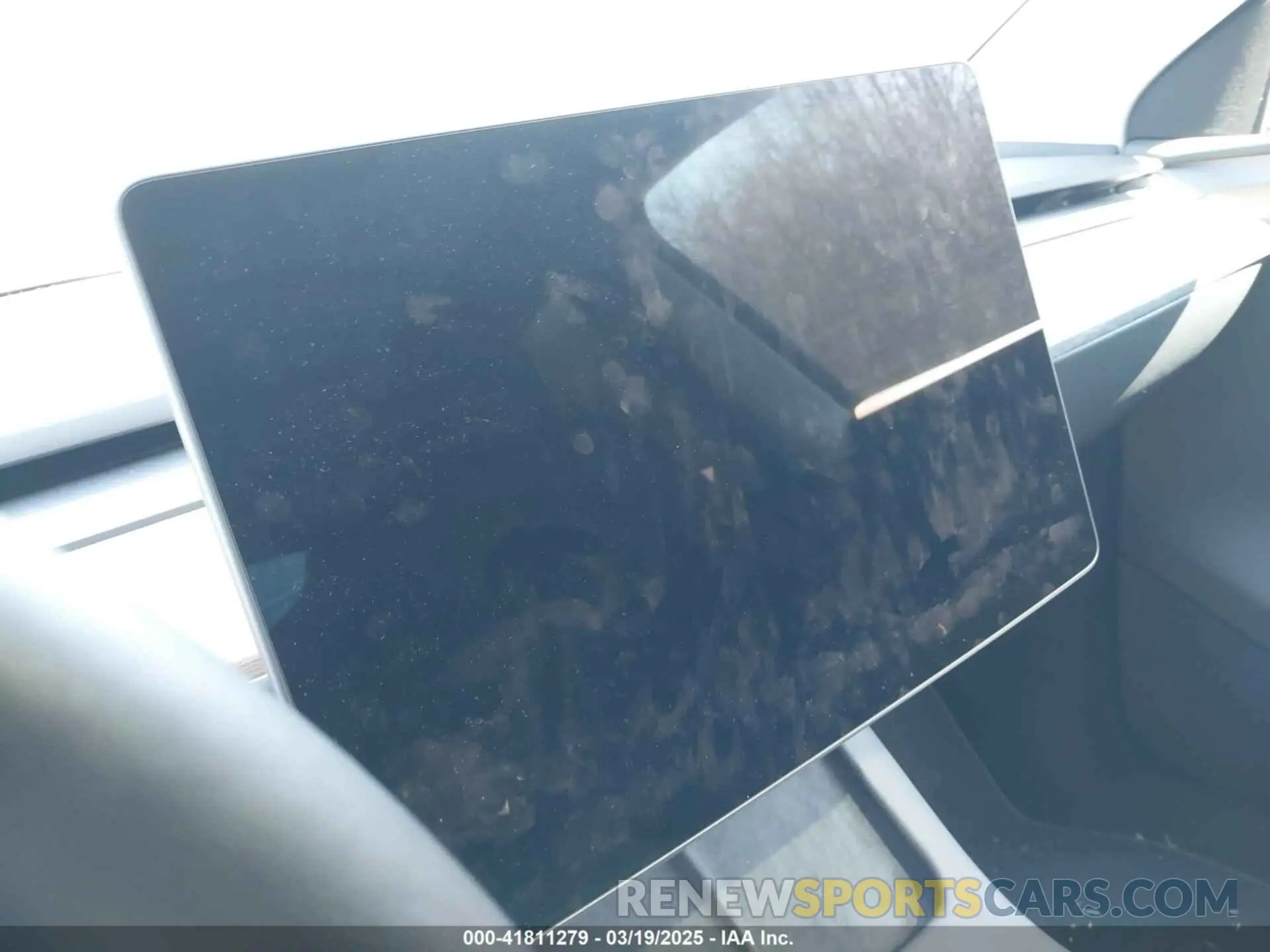 18 Photograph of a damaged car 7SAYGDEE2PA120694 TESLA MODEL Y 2023