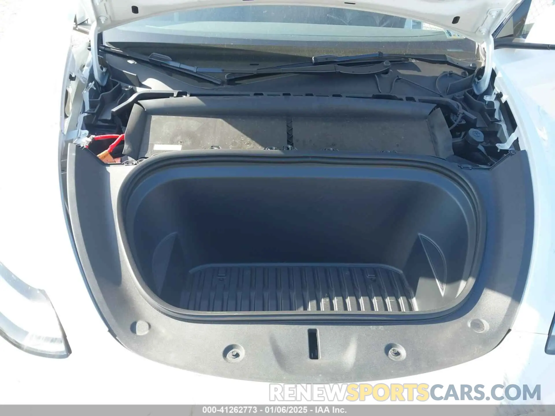 10 Photograph of a damaged car 7SAYGDEE2PA138239 TESLA MODEL Y 2023