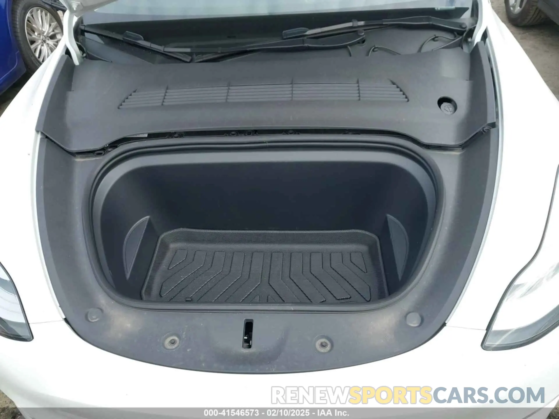 10 Photograph of a damaged car 7SAYGDEE2PA145398 TESLA MODEL Y 2023