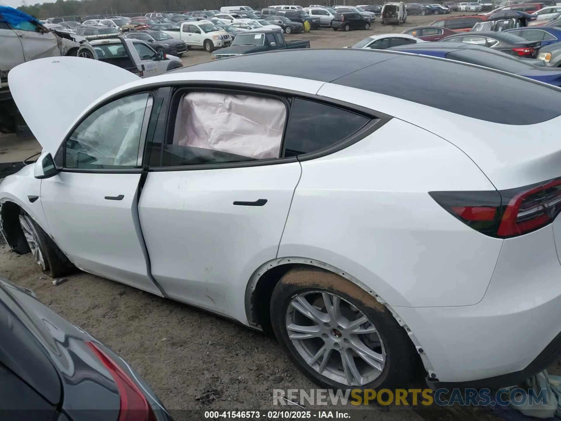 13 Photograph of a damaged car 7SAYGDEE2PA145398 TESLA MODEL Y 2023