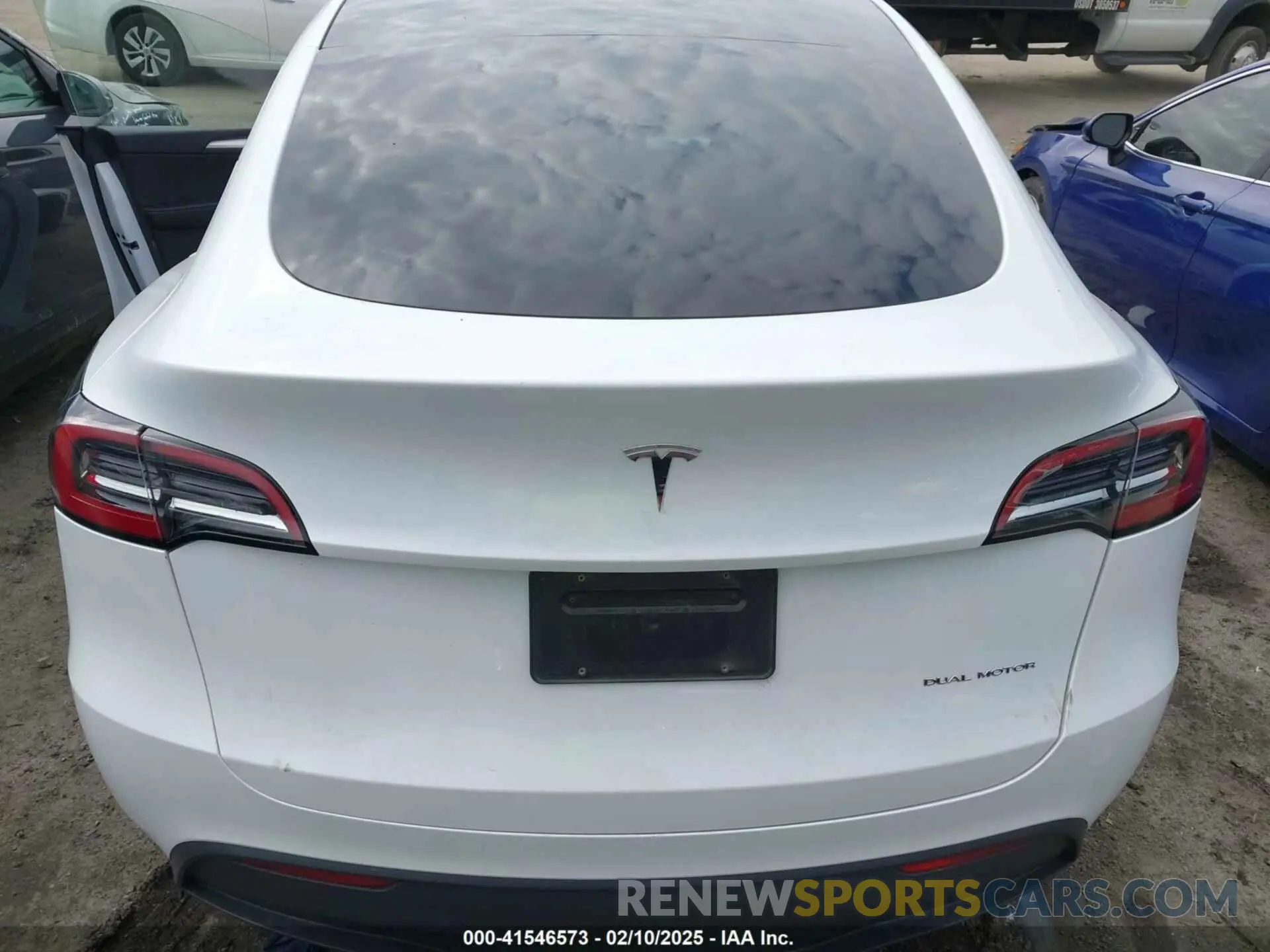 15 Photograph of a damaged car 7SAYGDEE2PA145398 TESLA MODEL Y 2023