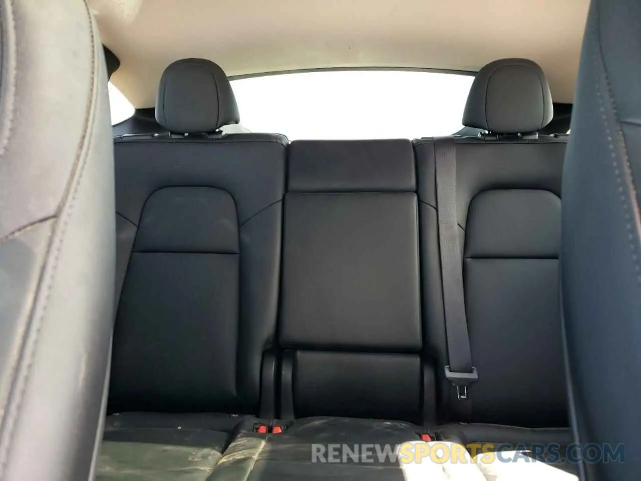 10 Photograph of a damaged car 7SAYGDEE2PA154165 TESLA MODEL Y 2023