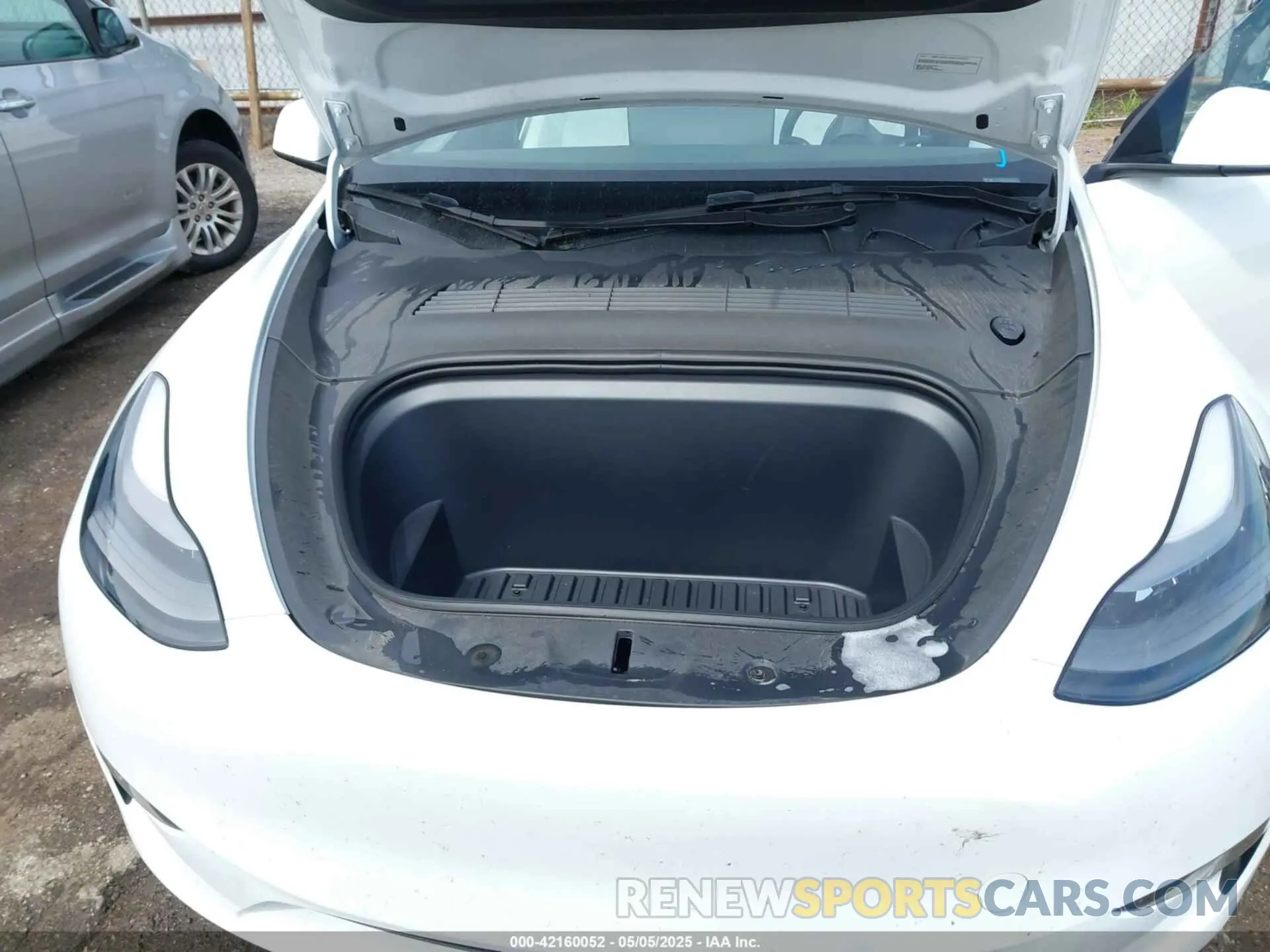 10 Photograph of a damaged car 7SAYGDEE2PA192205 TESLA MODEL Y 2023