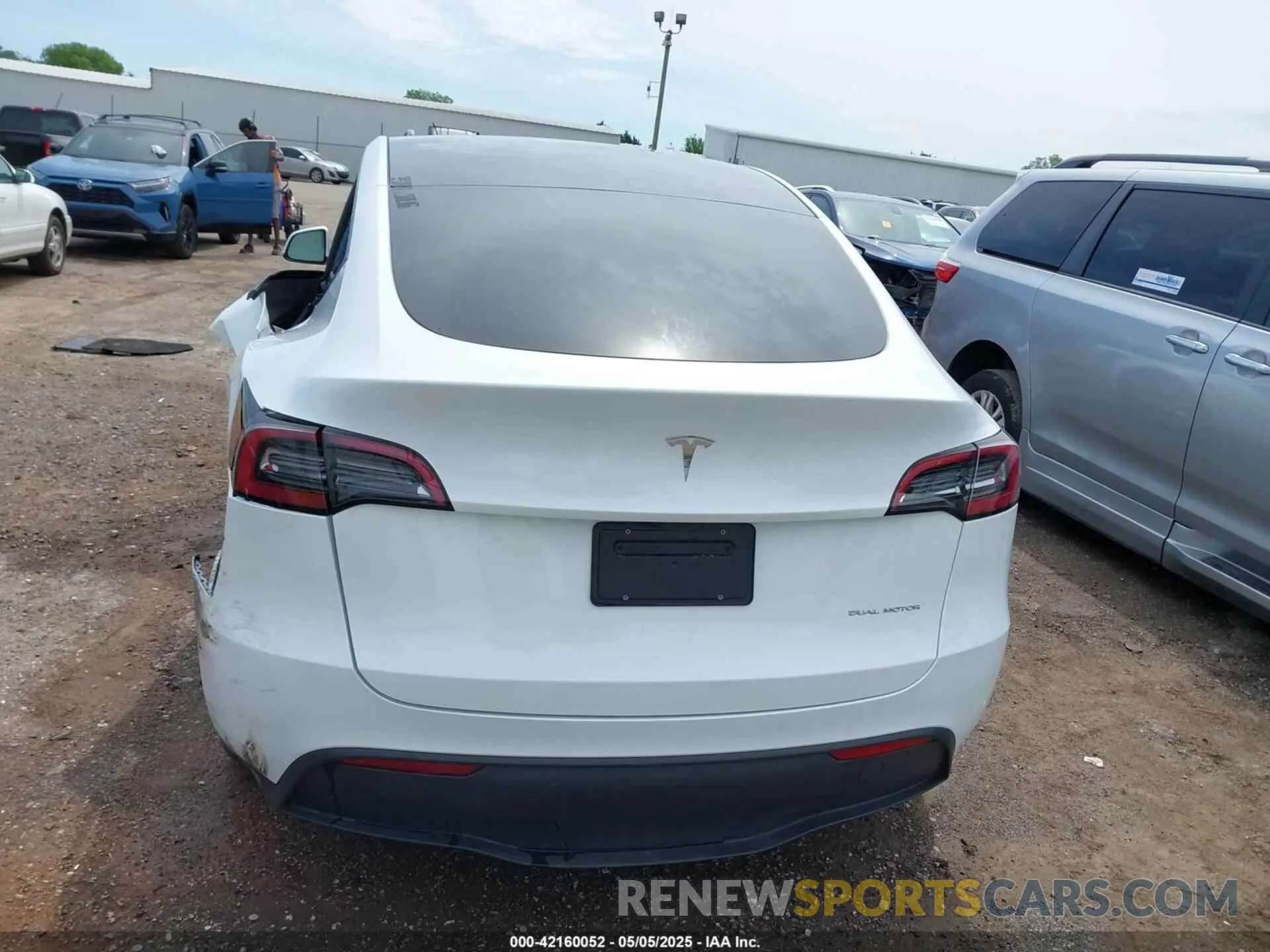 15 Photograph of a damaged car 7SAYGDEE2PA192205 TESLA MODEL Y 2023