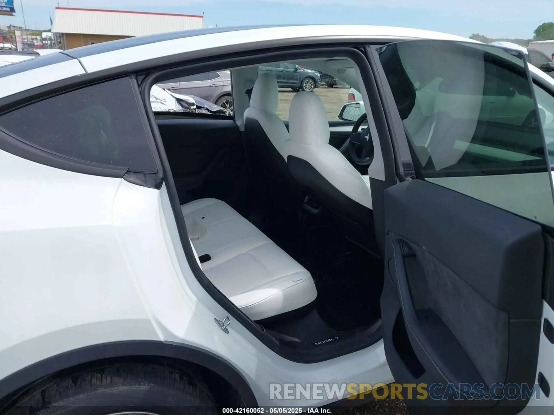 8 Photograph of a damaged car 7SAYGDEE2PA192205 TESLA MODEL Y 2023