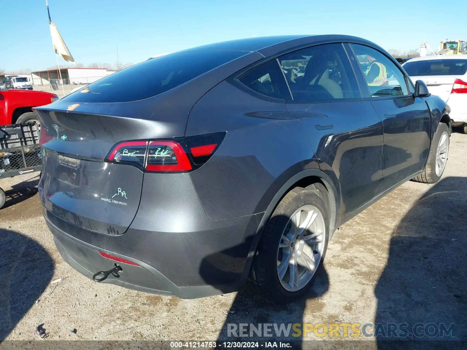 4 Photograph of a damaged car 7SAYGDEE2PA195802 TESLA MODEL Y 2023