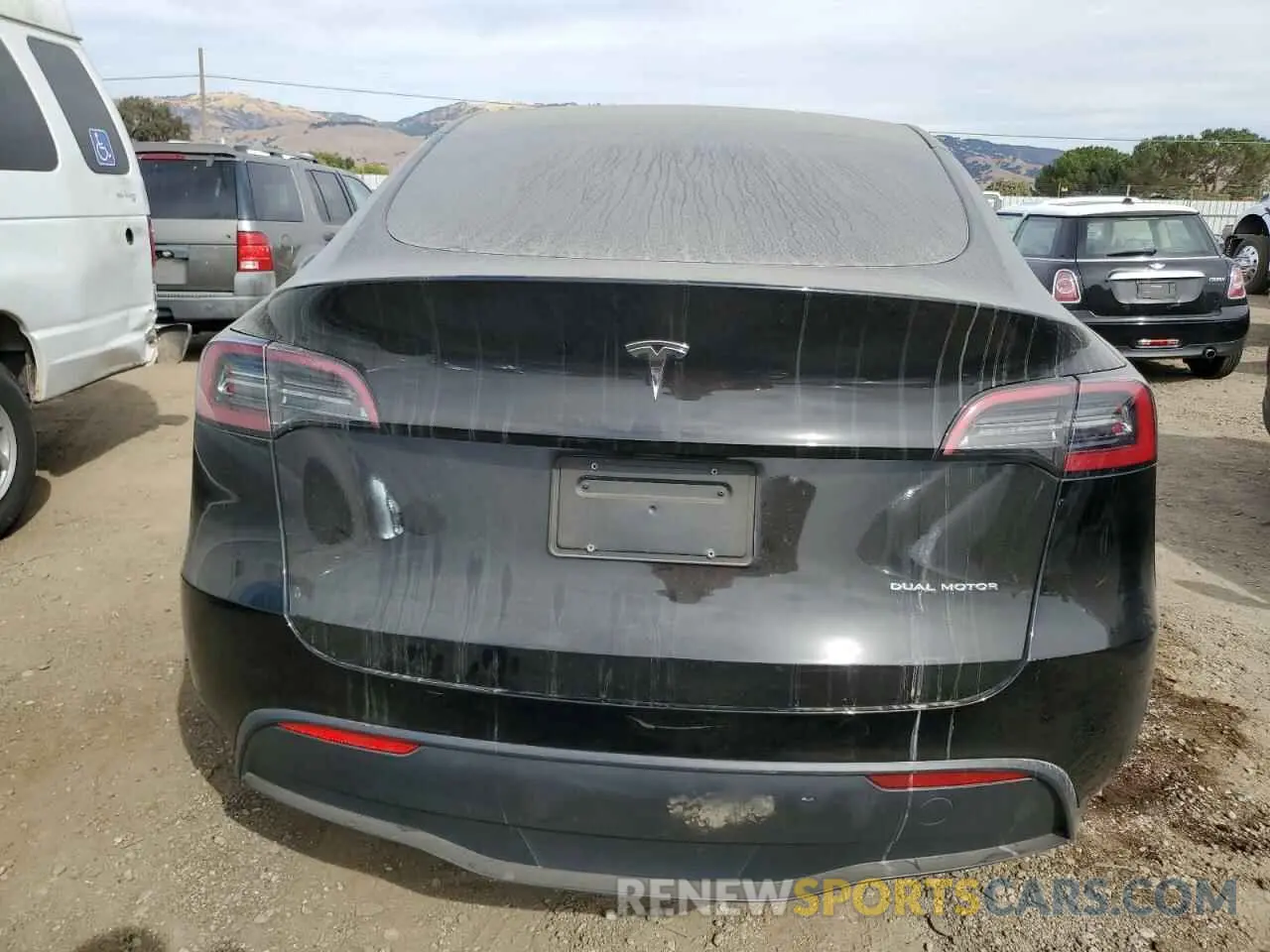 6 Photograph of a damaged car 7SAYGDEE2PF604240 TESLA MODEL Y 2023