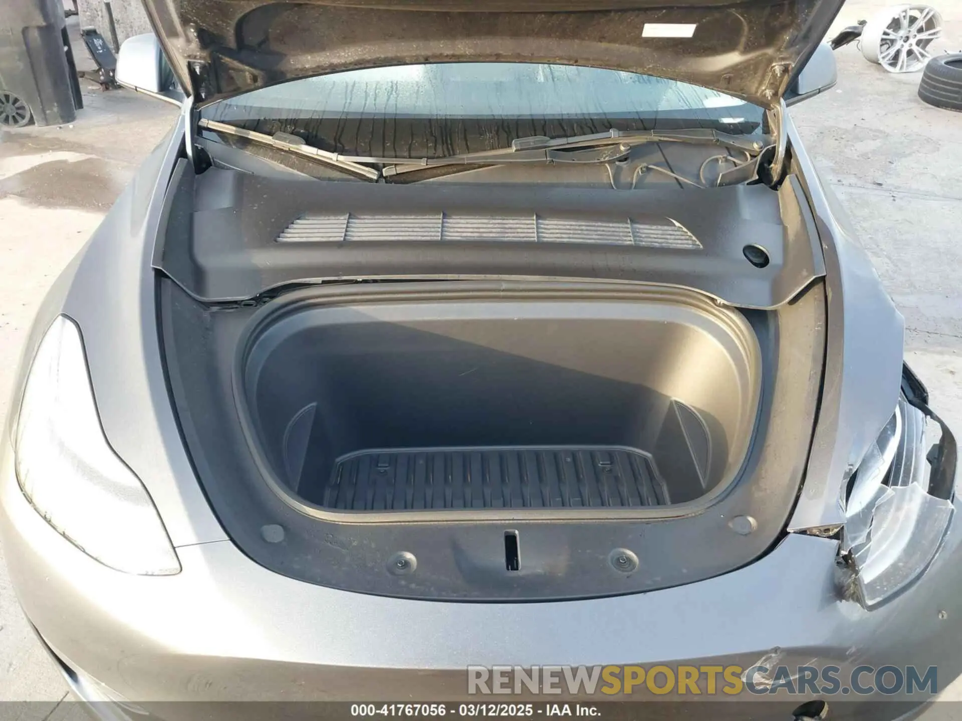 10 Photograph of a damaged car 7SAYGDEE2PF609969 TESLA MODEL Y 2023