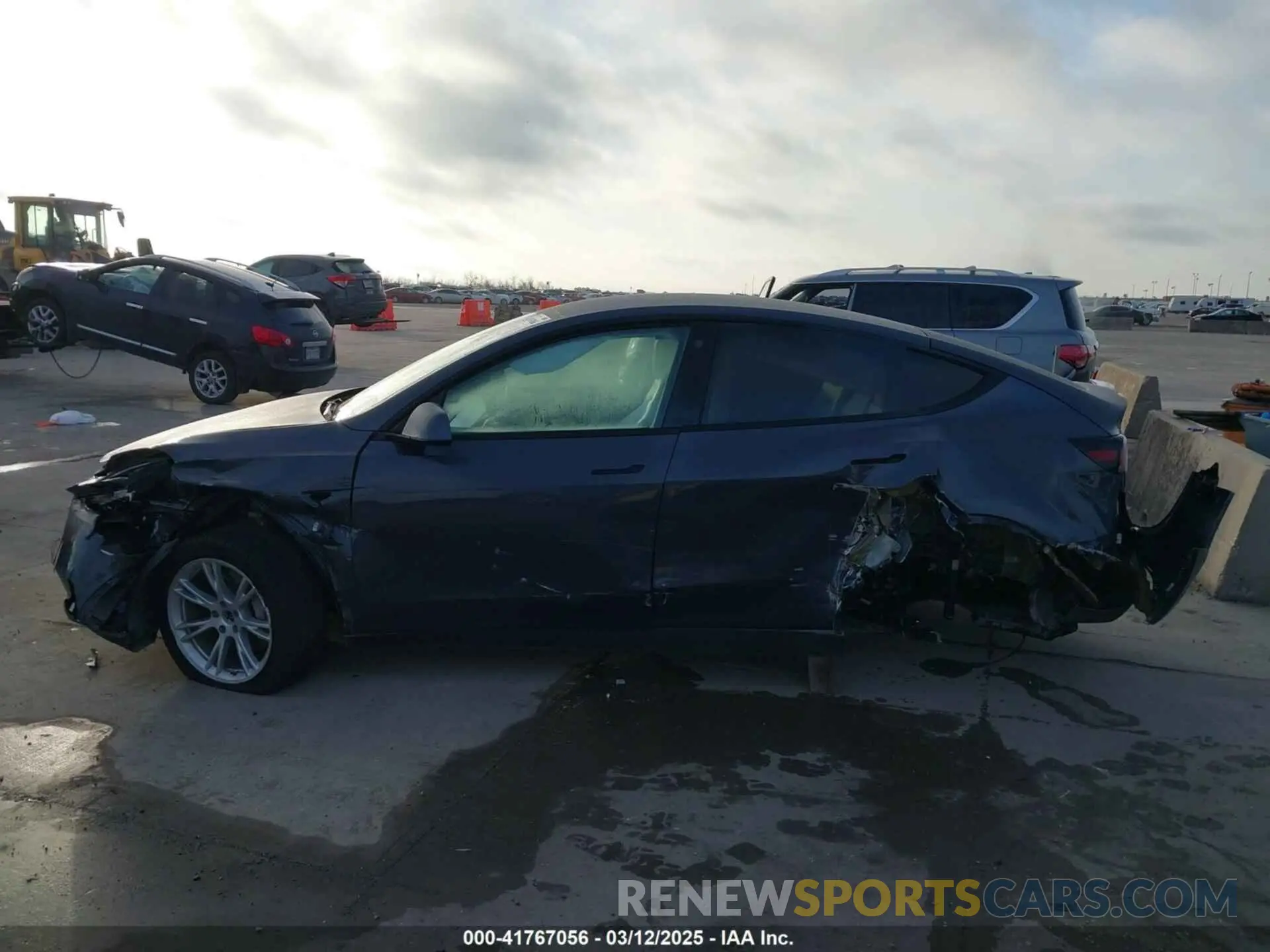 14 Photograph of a damaged car 7SAYGDEE2PF609969 TESLA MODEL Y 2023
